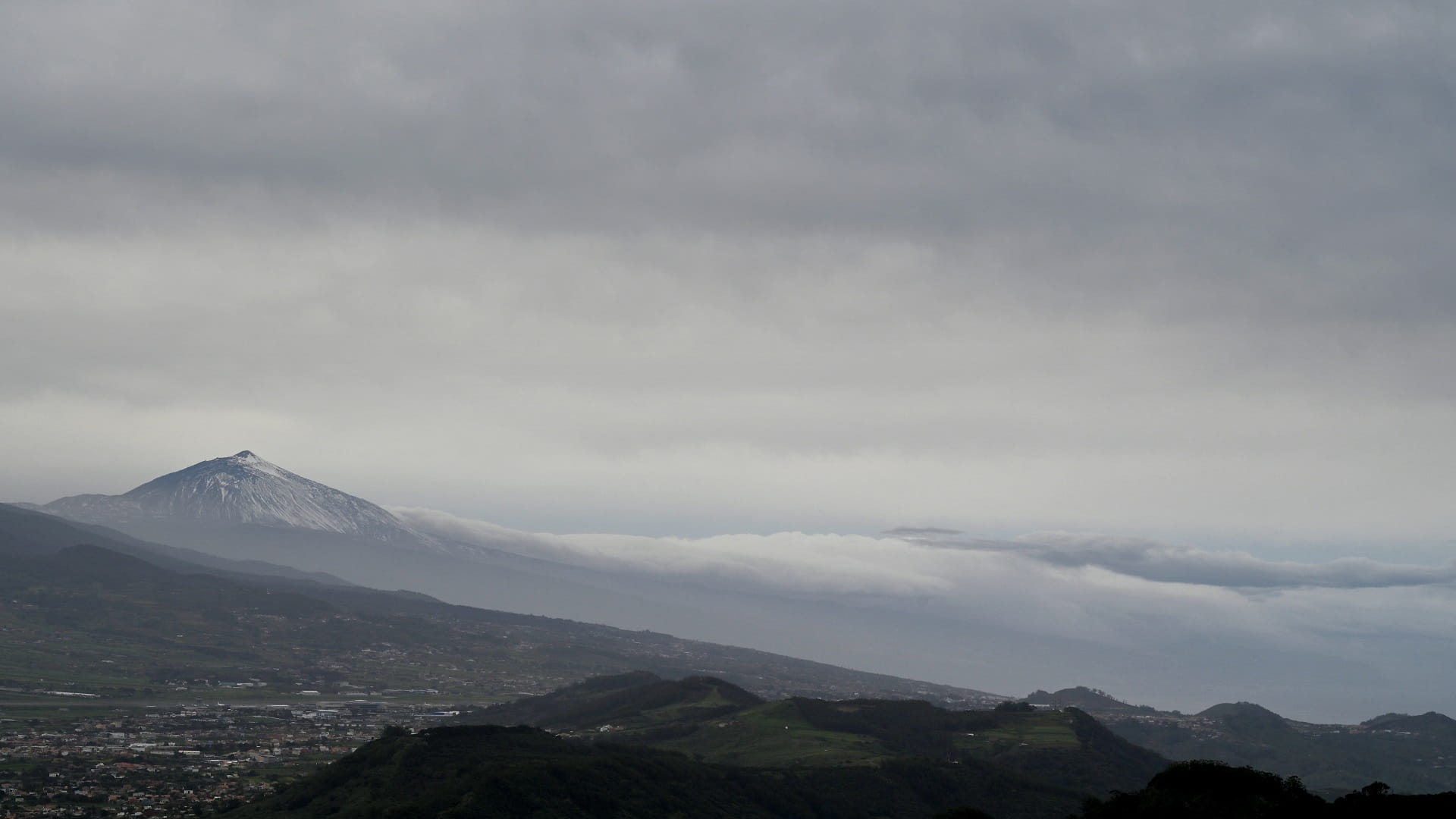 Image for the title: Five die on migrant boat bound for Canary Islands 