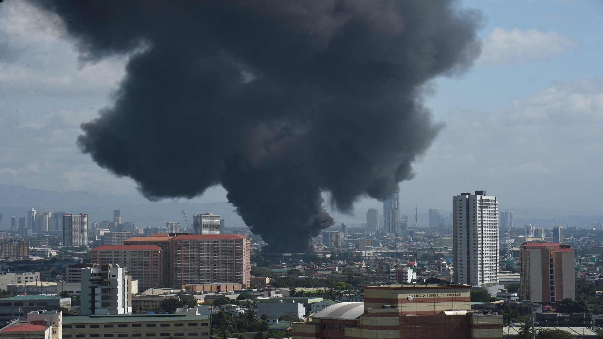 Image for the title: Philippines douses blaze in hospital treating COVID-19 patients 