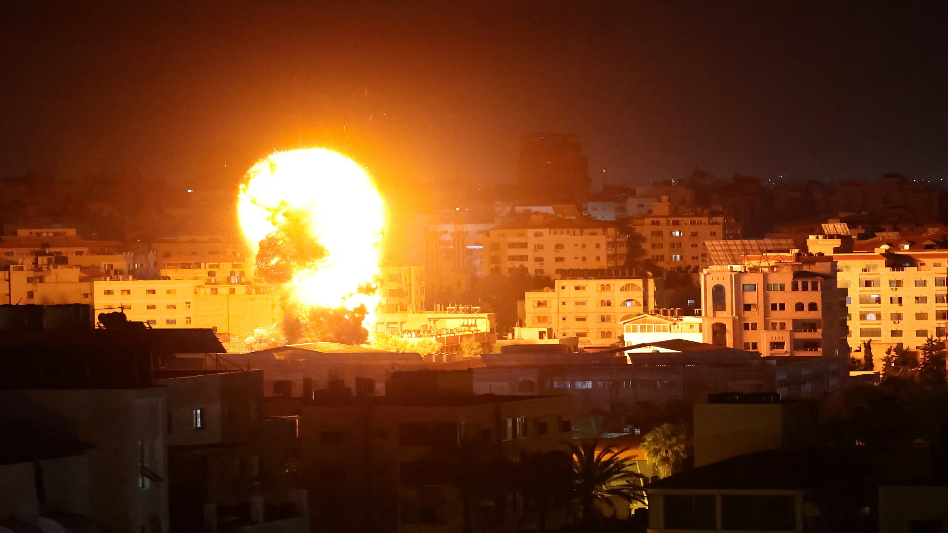 Image for the title: Israel launches dozens strikes as Gaza fighting enters 2nd week 