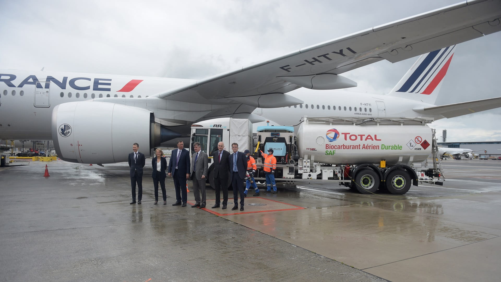 Image for the title: Air-France-KLM launches first long-haul flight with eco-fuel 