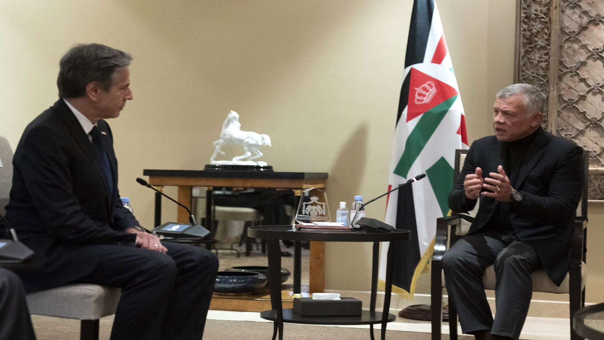 Image for the title: Jordanian King meets with US Secretary of State 