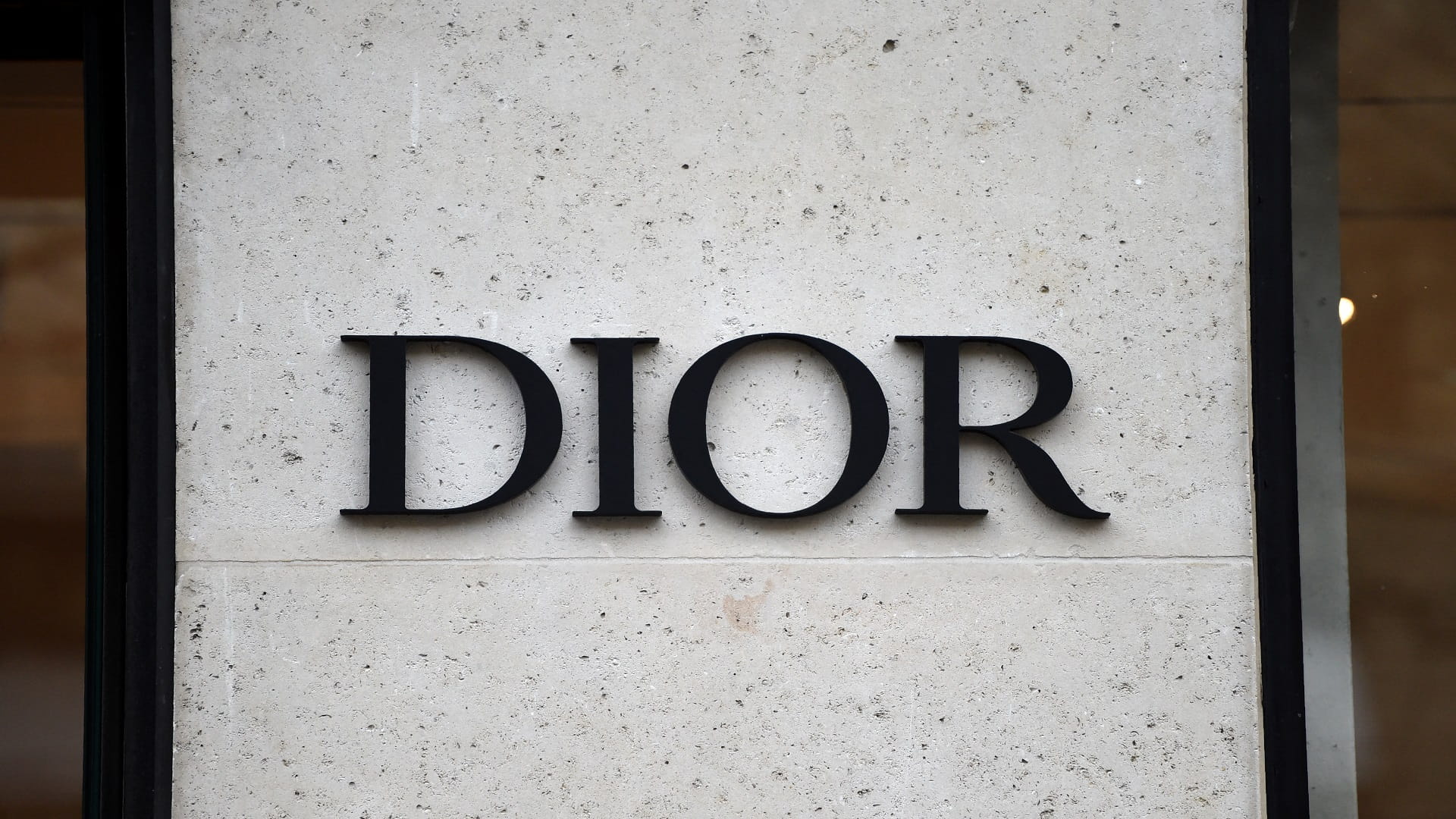 Image for the title: Greece approves Dior shoot at key ancient sites 