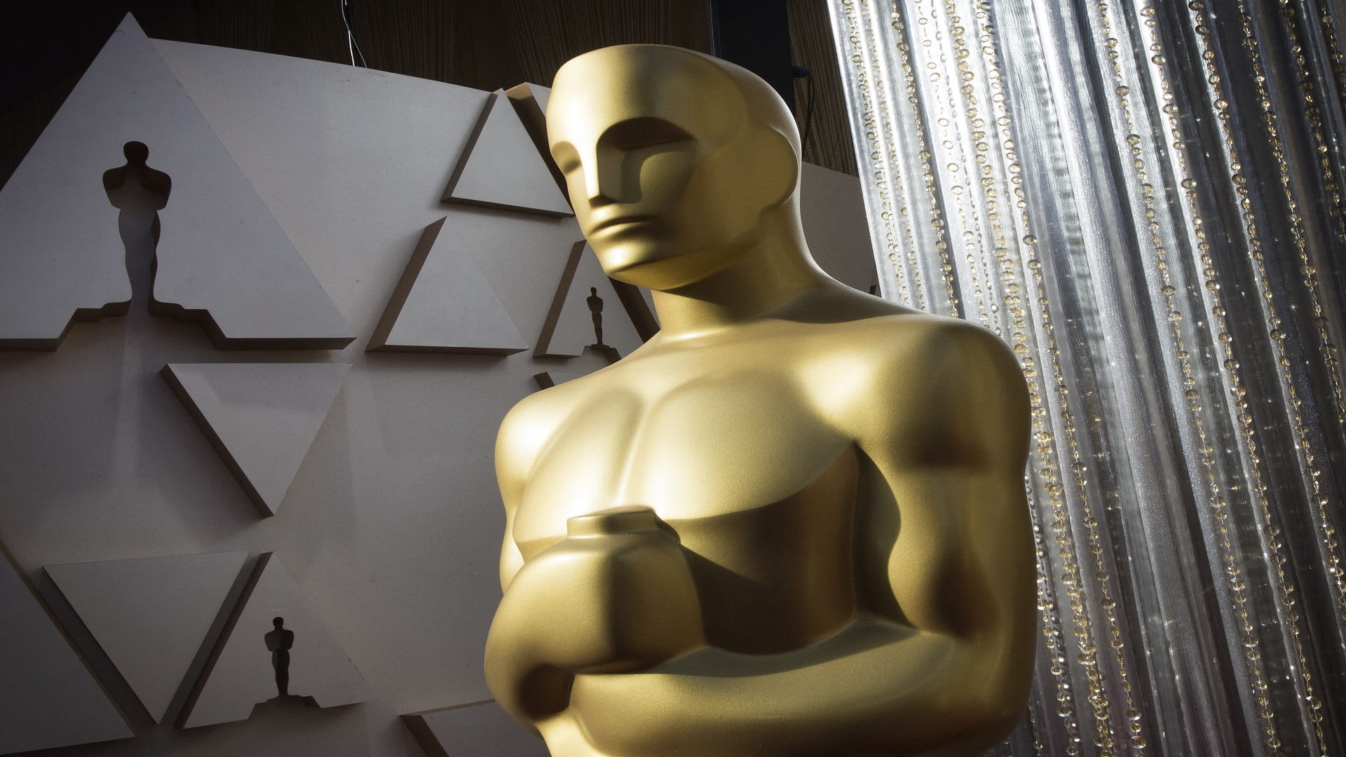 Image for the title: Oscars set next show date for March 2022 