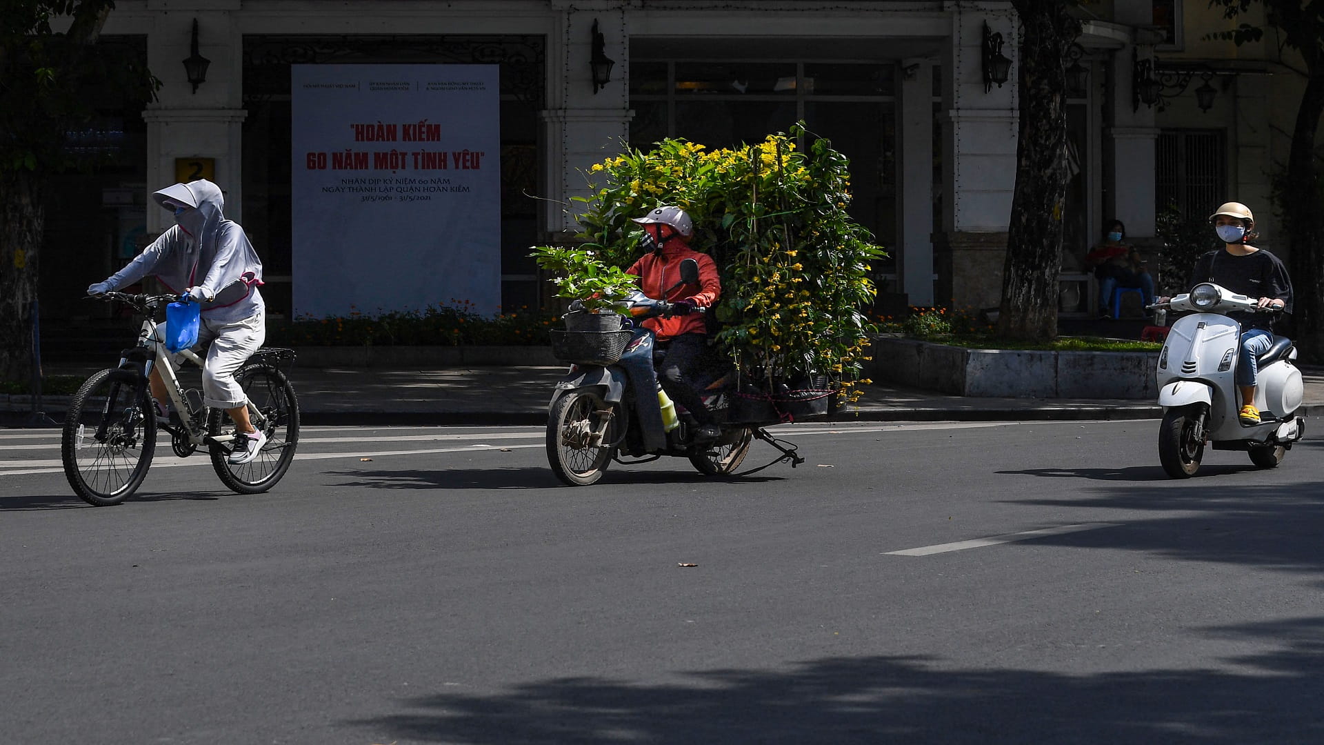 Image for the title: Vietnam to suspend incoming international flights to Hanoi 