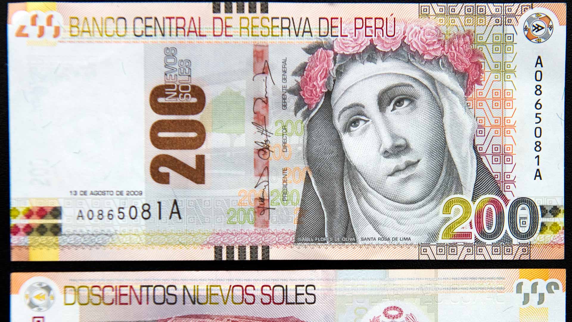 Image for the title: Peru's currency plummets amid political uncertainty 