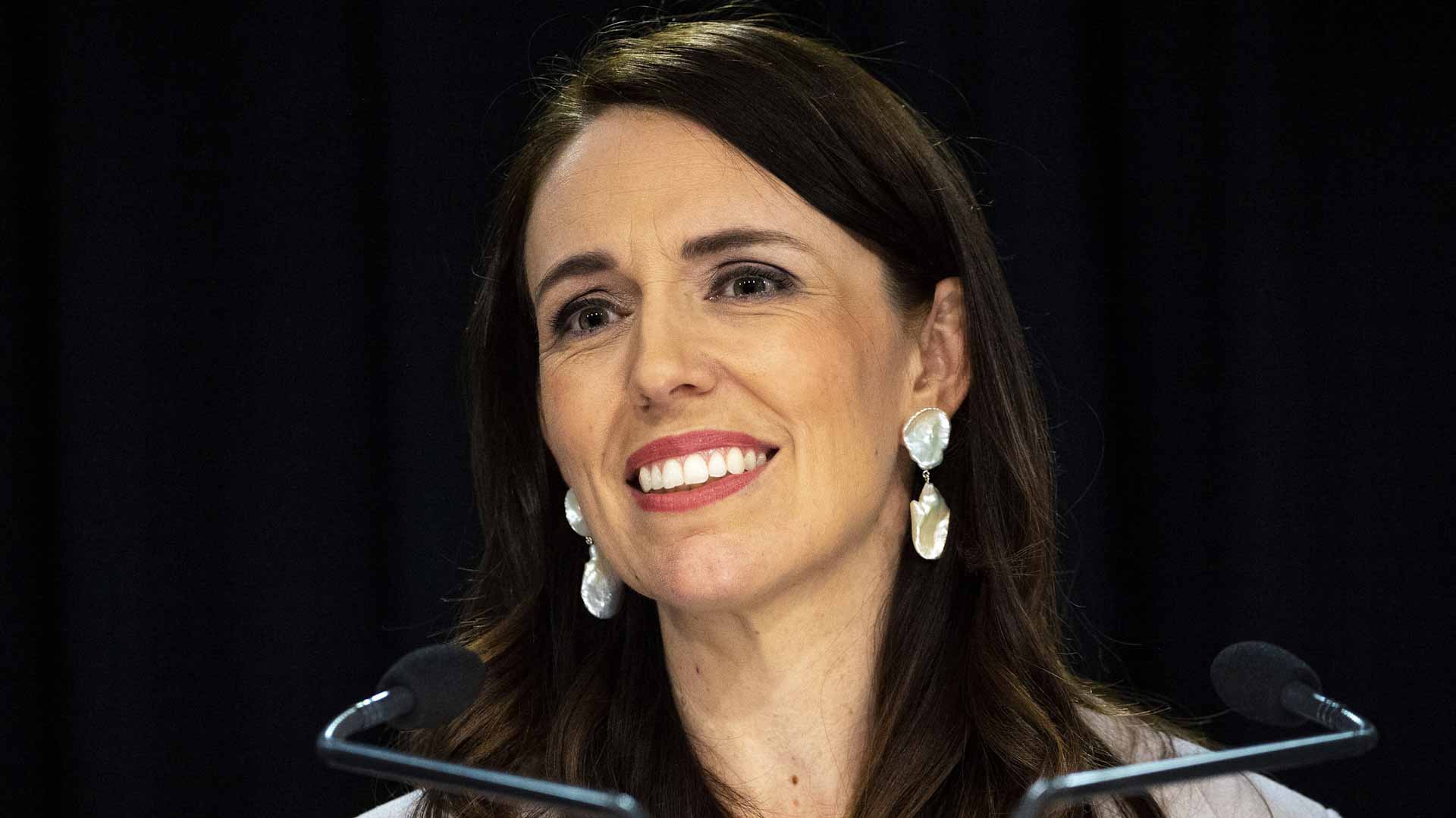 Image for the title: New Zealand PM Ardern tests negative for COVID-19 