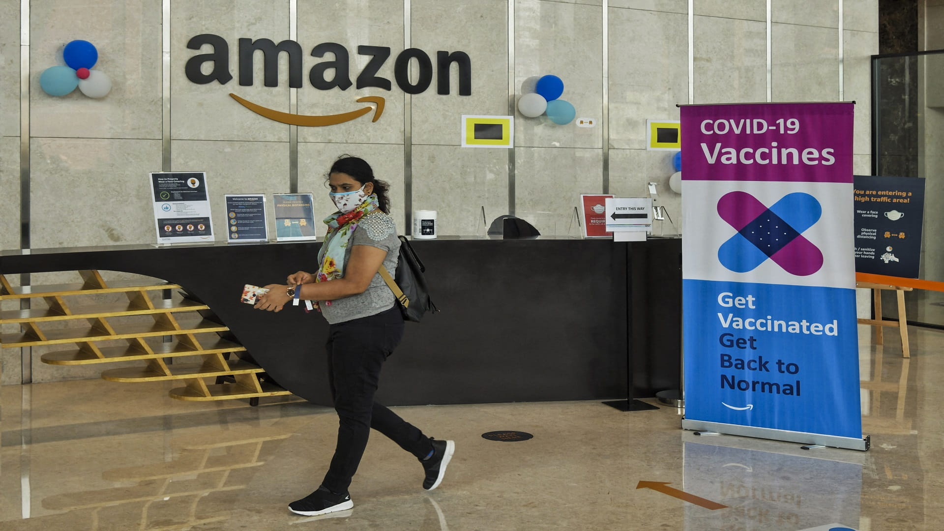 Image for the title: Amazon orders all U.S. employees to mask up at work 