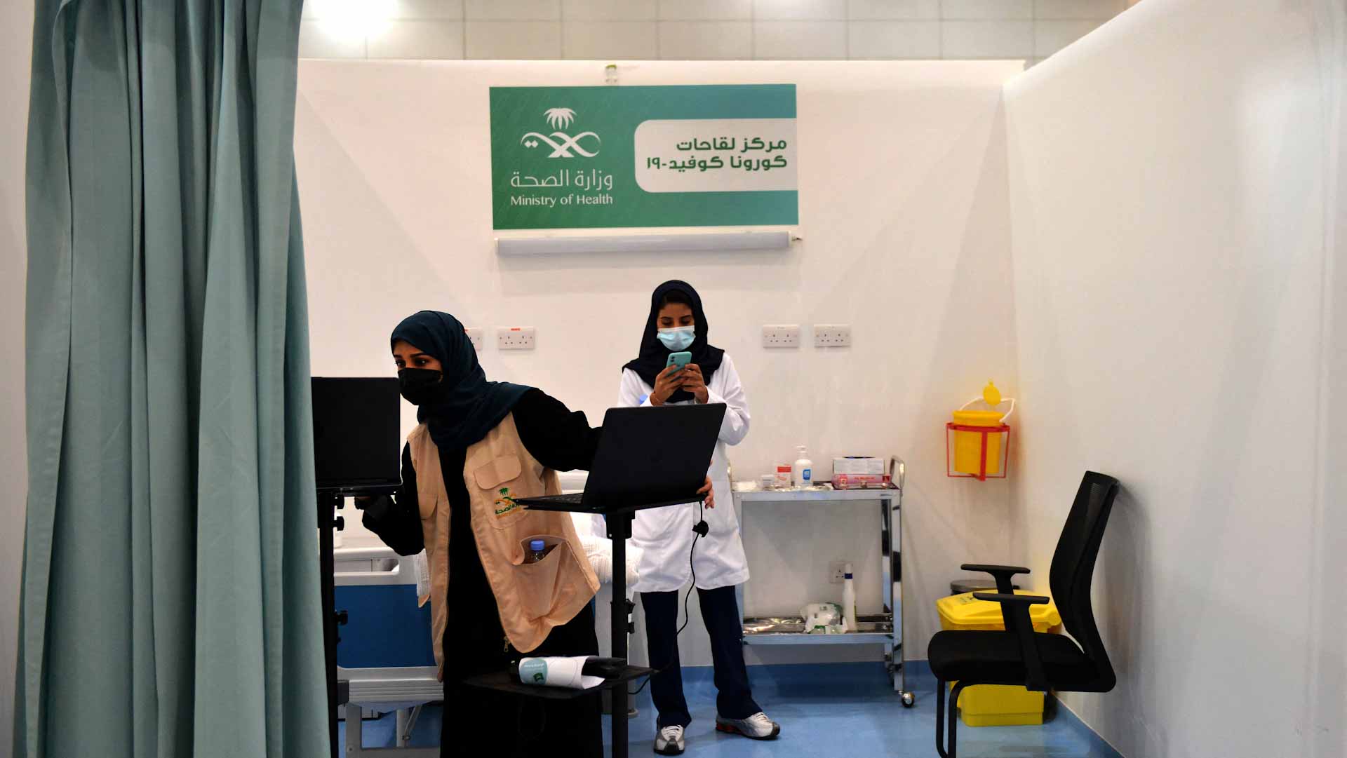 صورة بعنوان: السعودية تسجل 14 وفاة و731 إصابة جديدة بالوباء العالمي 