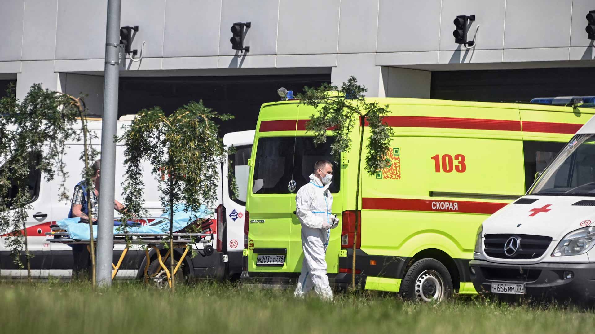 Image for the title: Nine die at Russia Covid hospital after oxygen pipe rupture 