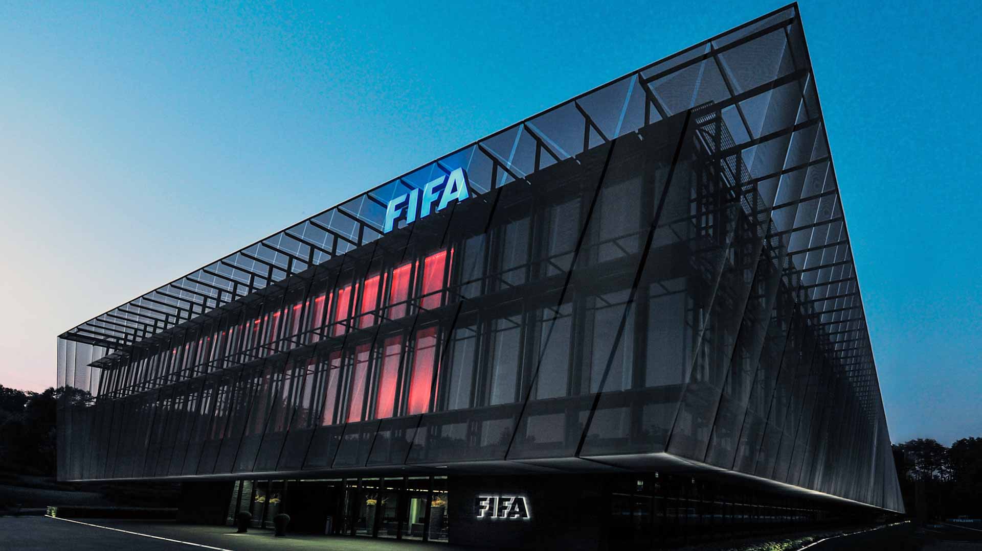 صورة بعنوان: "فيفا" و"يويفا" يمنعان حضور الجماهير الزائرة بتصفيات أوروبا  