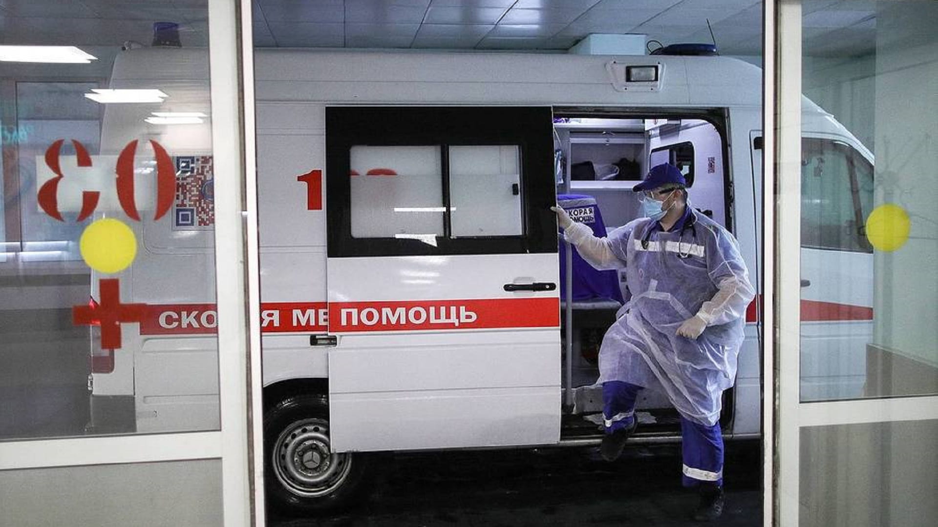 Image for the title: Russia records highest death count since pandemic's onset 