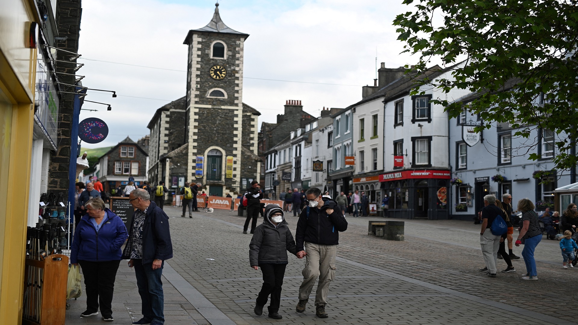 Image for the title: England ends self-isolation for Covid contacts 