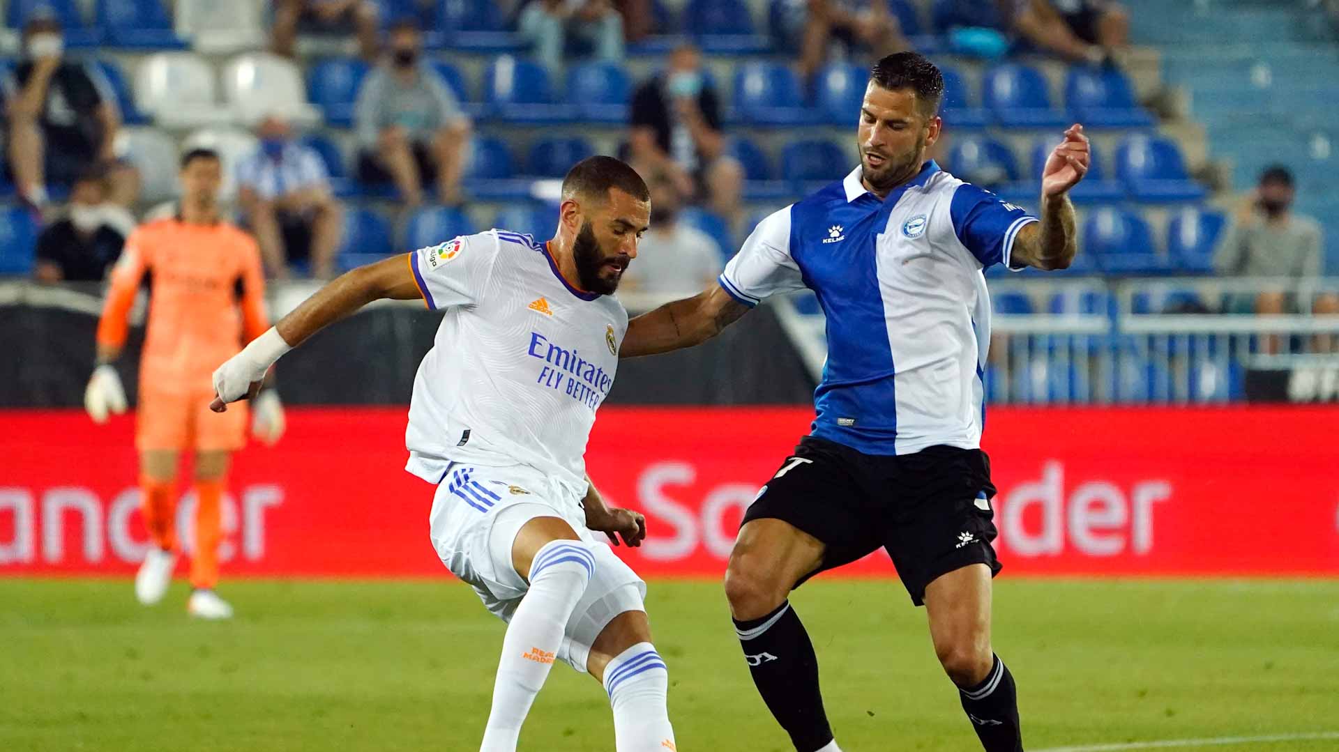 Image for the title: Benzema double helps Real to winning start at Alaves 