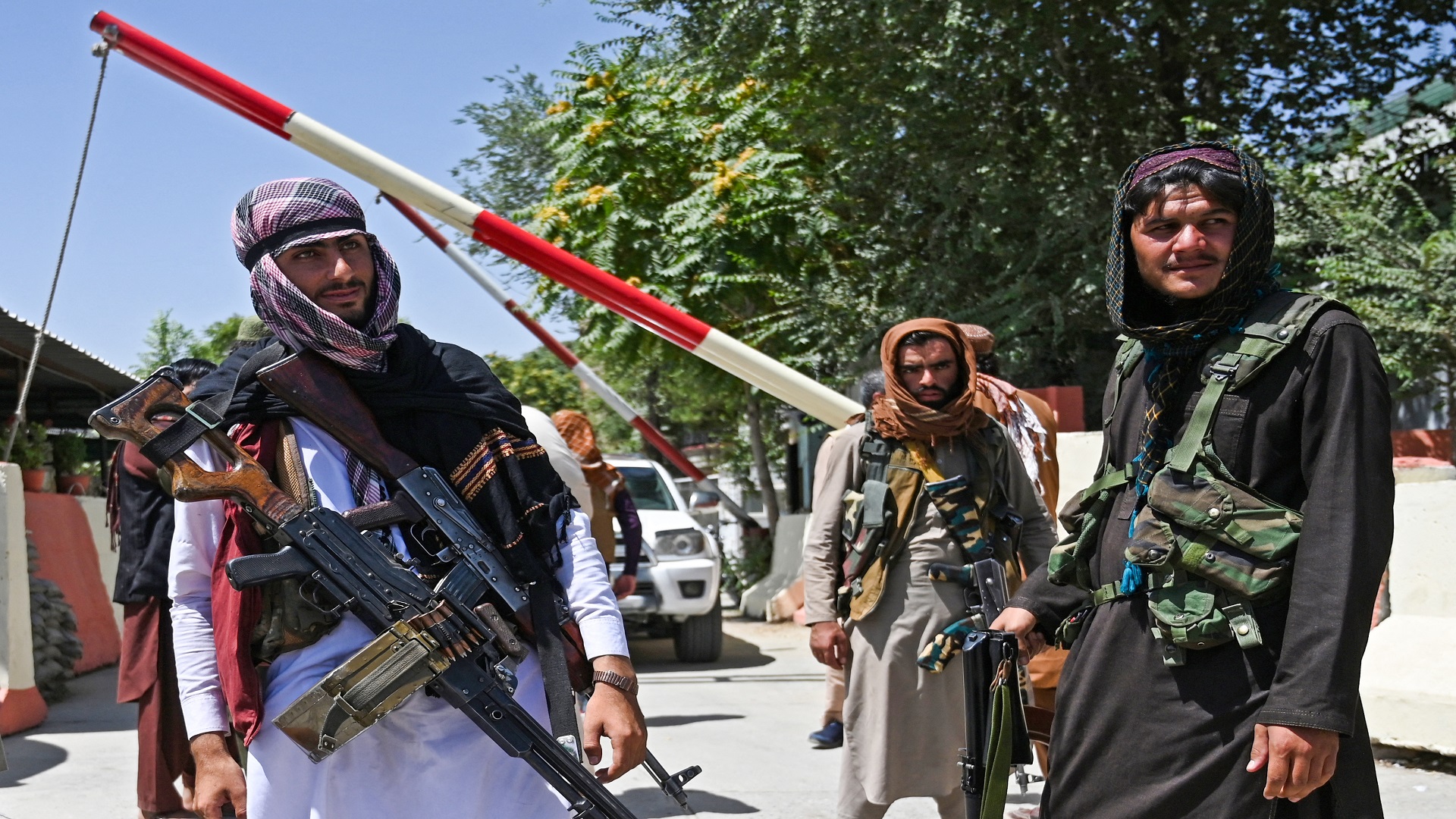 Image for the title: Taliban in Kabul start collecting weapons from civilians 