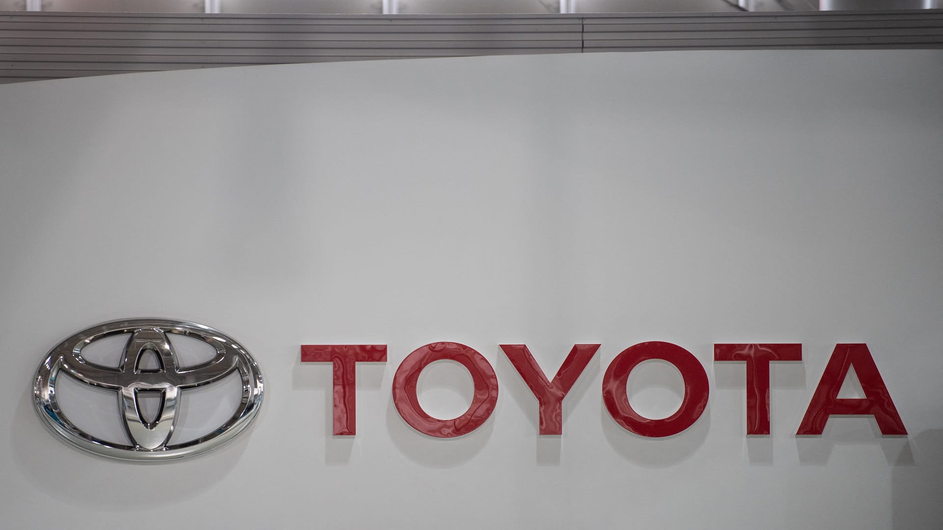 Image for the title: Toyota to slash Sept output amid chip crunch, COVID resurgence 