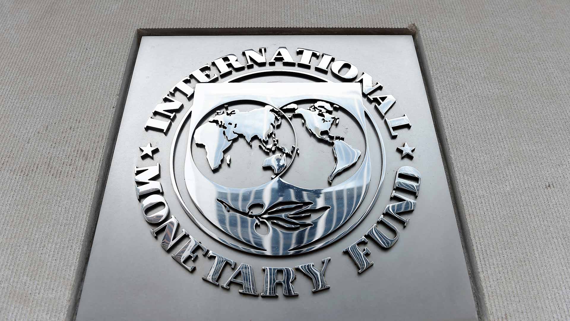 Image for the title: IMF stops funds to Afghanistan, reserves blocked from Taliban 