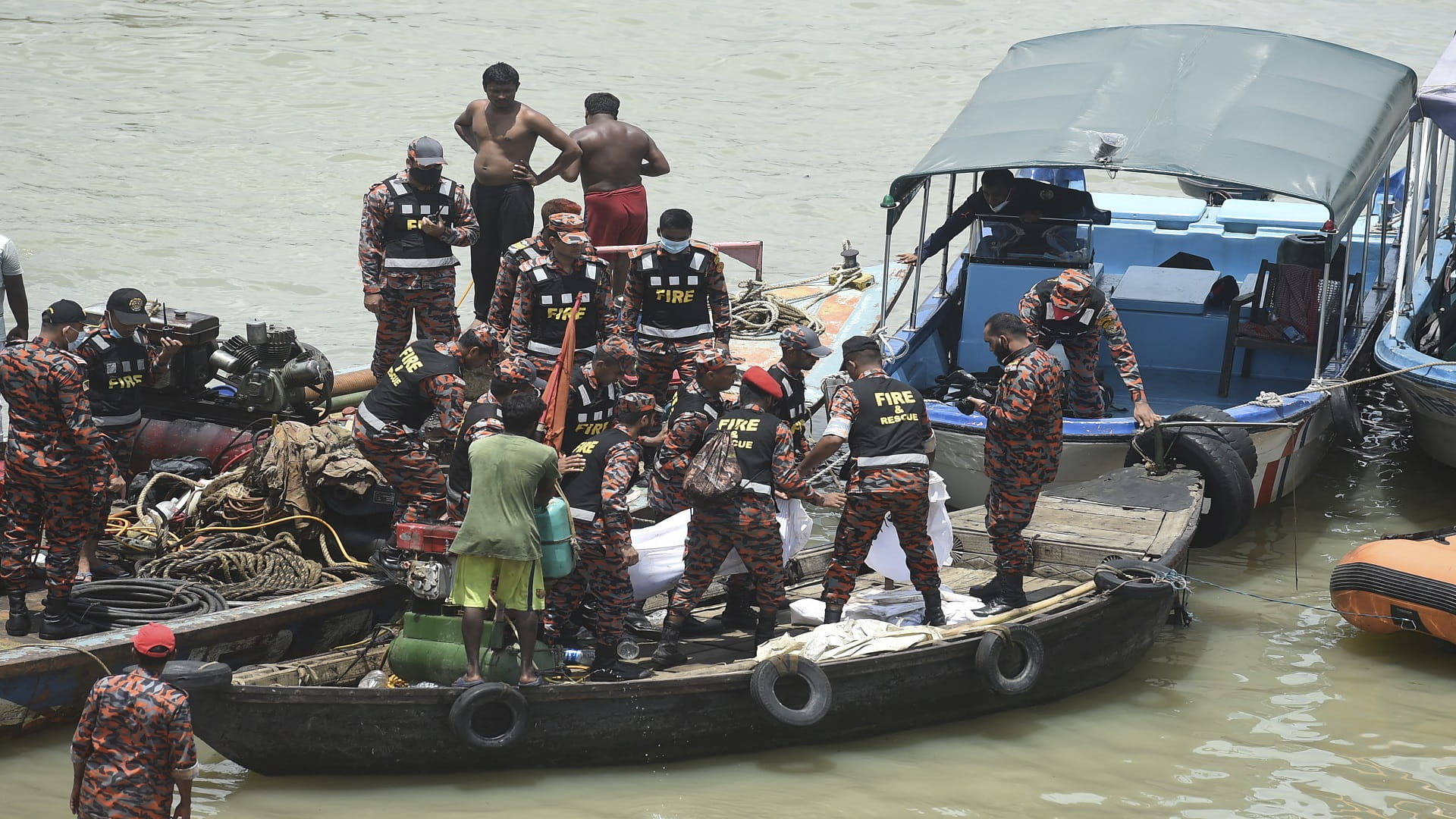 Image for the title: Bangladesh ferry accident kills at least 19, many missing 