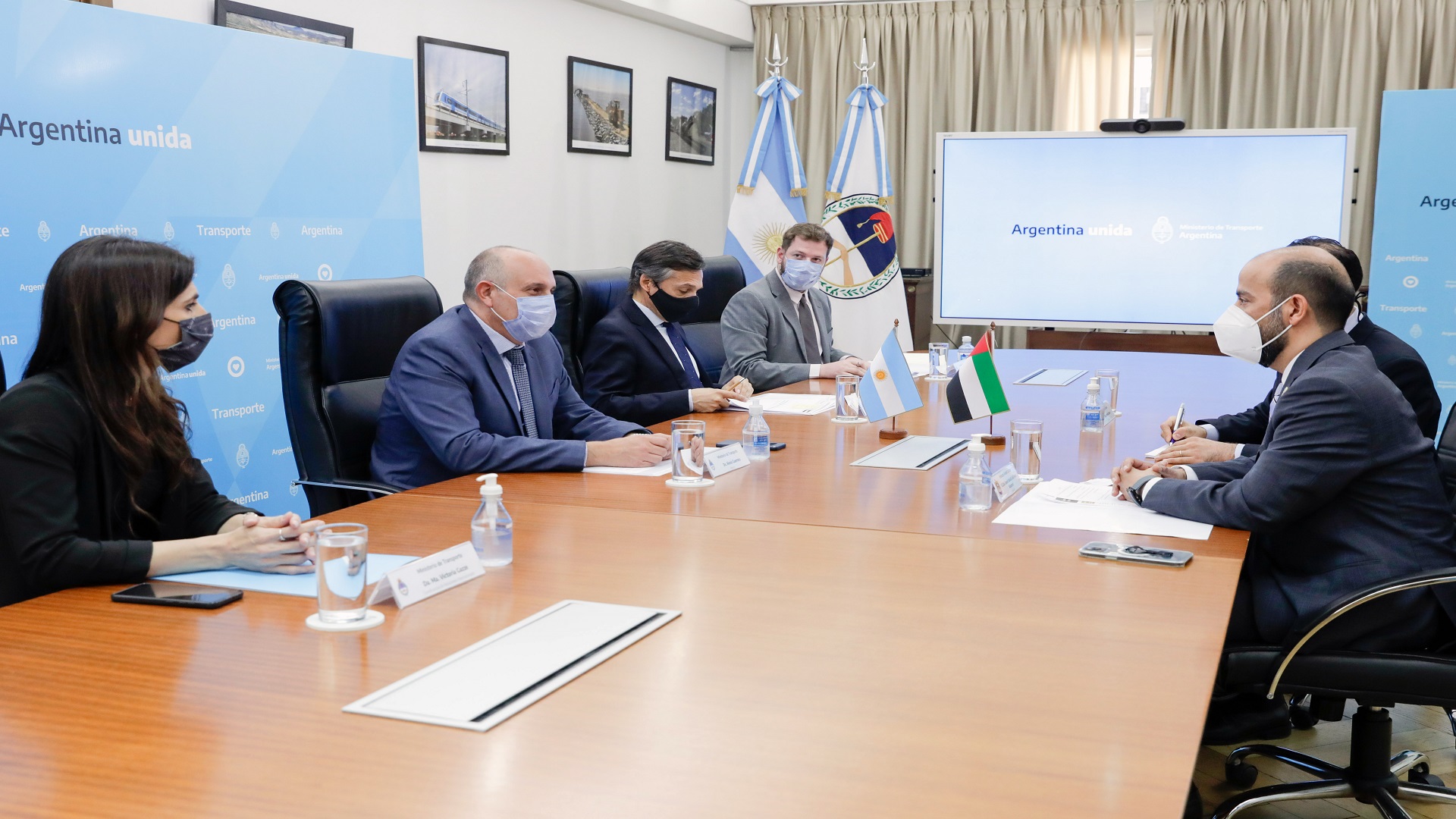 Image for the title: UAE Ambassador, Argentina's Transport Minister discuss cooperation 