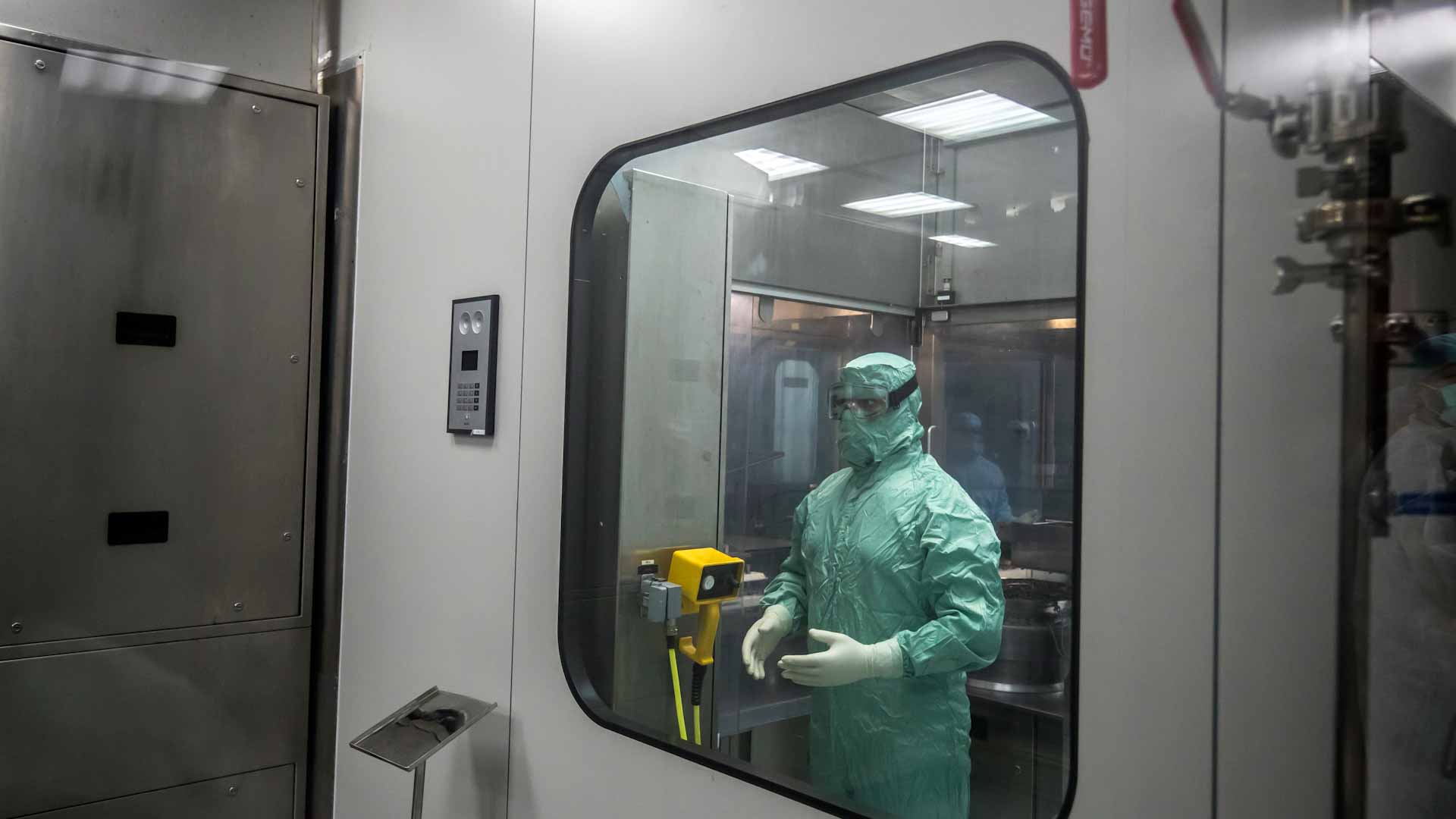 Image for the title: Egypt records 933 new infections of coronavirus 
