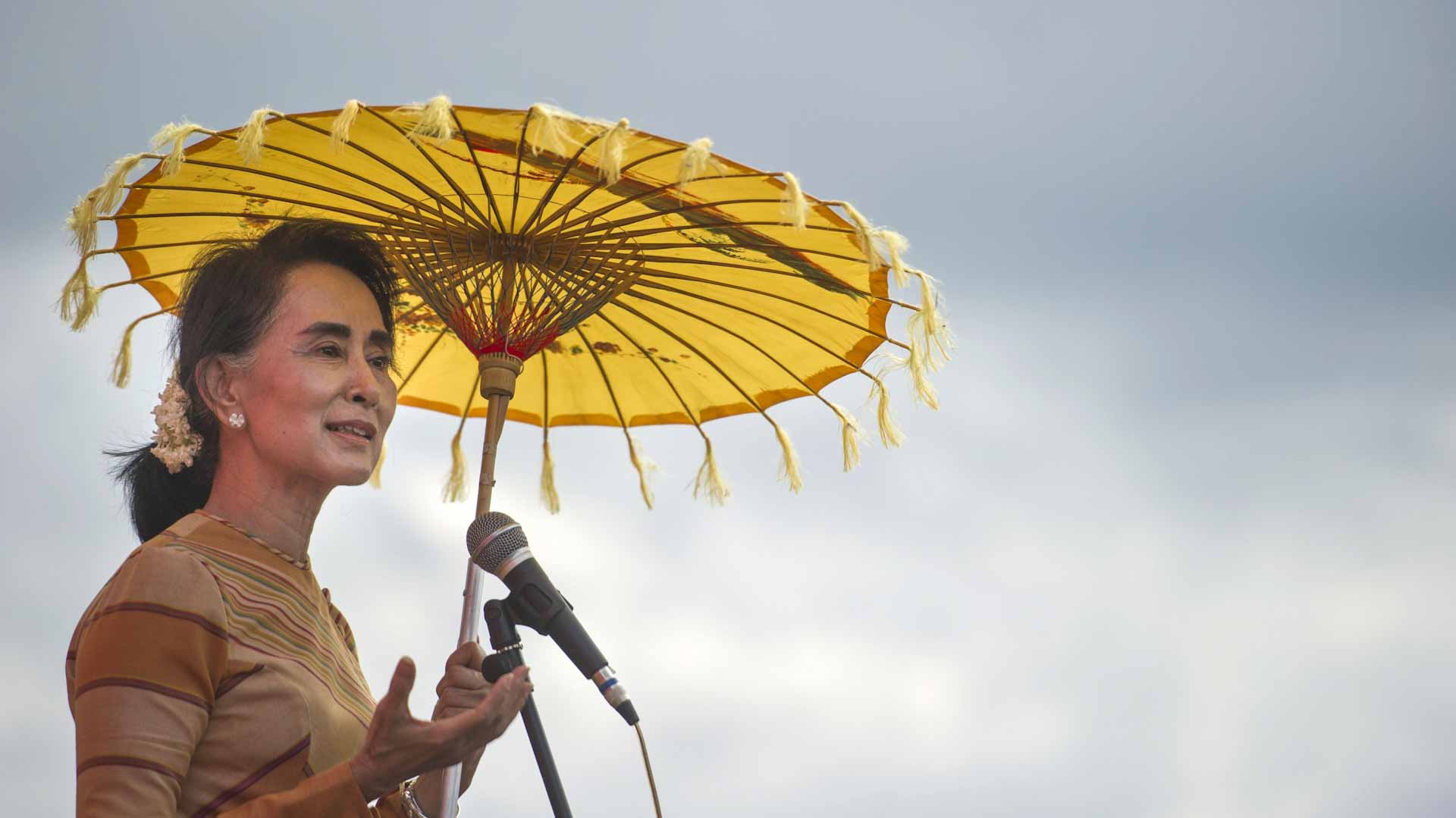 Image for the title: Myanmar junta jails Suu Kyi for four years 