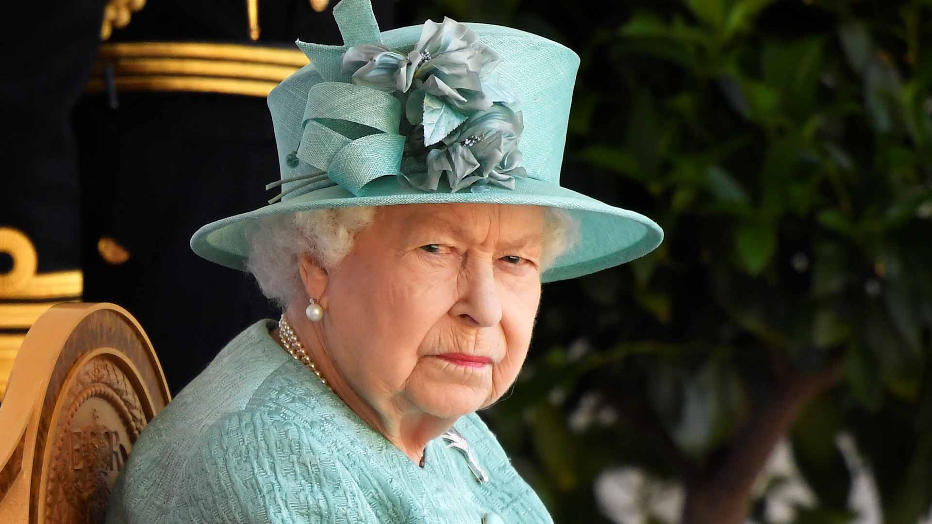 Image for the title: Queen Elizabeth II reappears with Windsor audience 