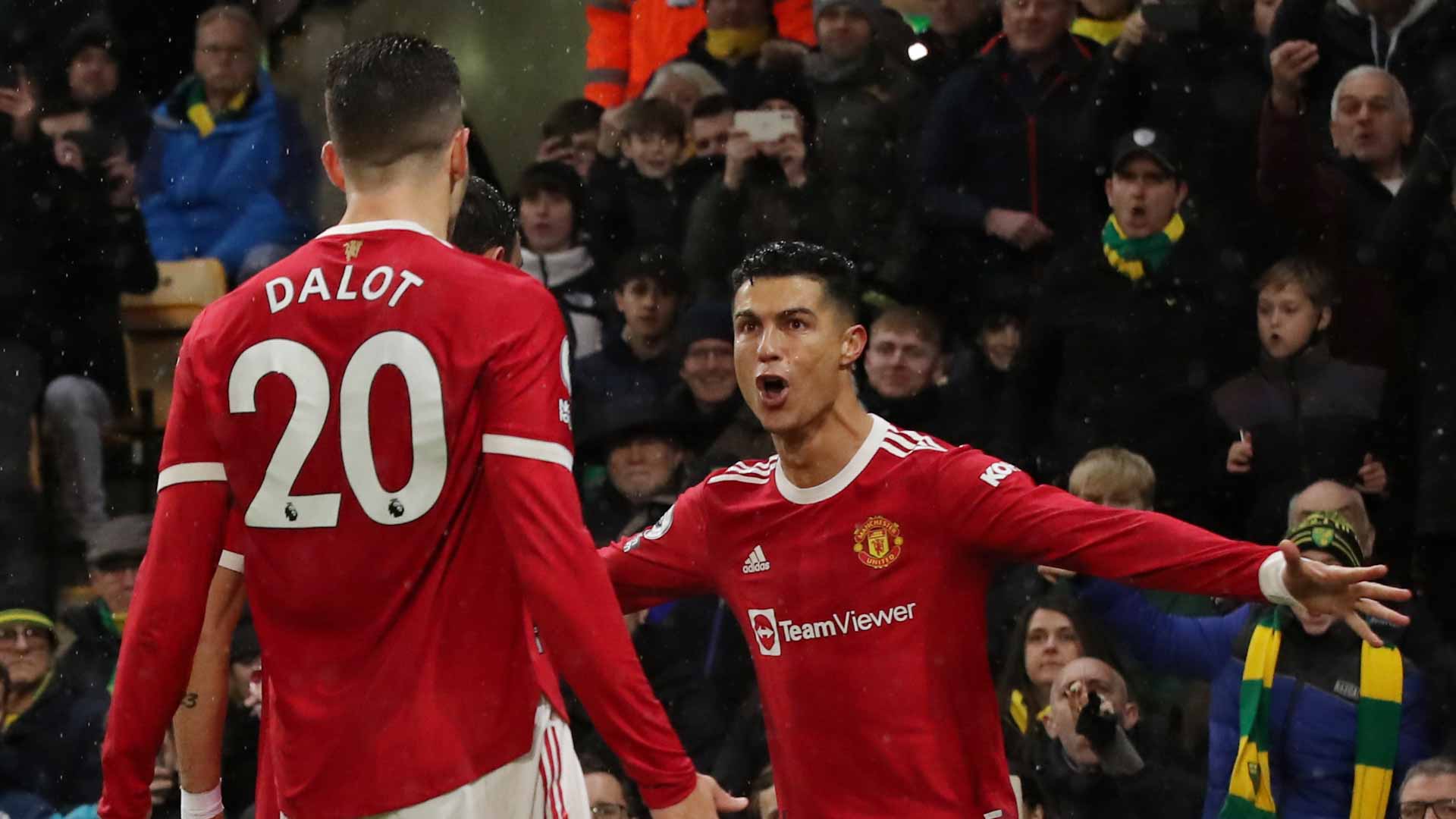 Image for the title: Ronaldo penalty gives Man United 1-0 win at Norwich 