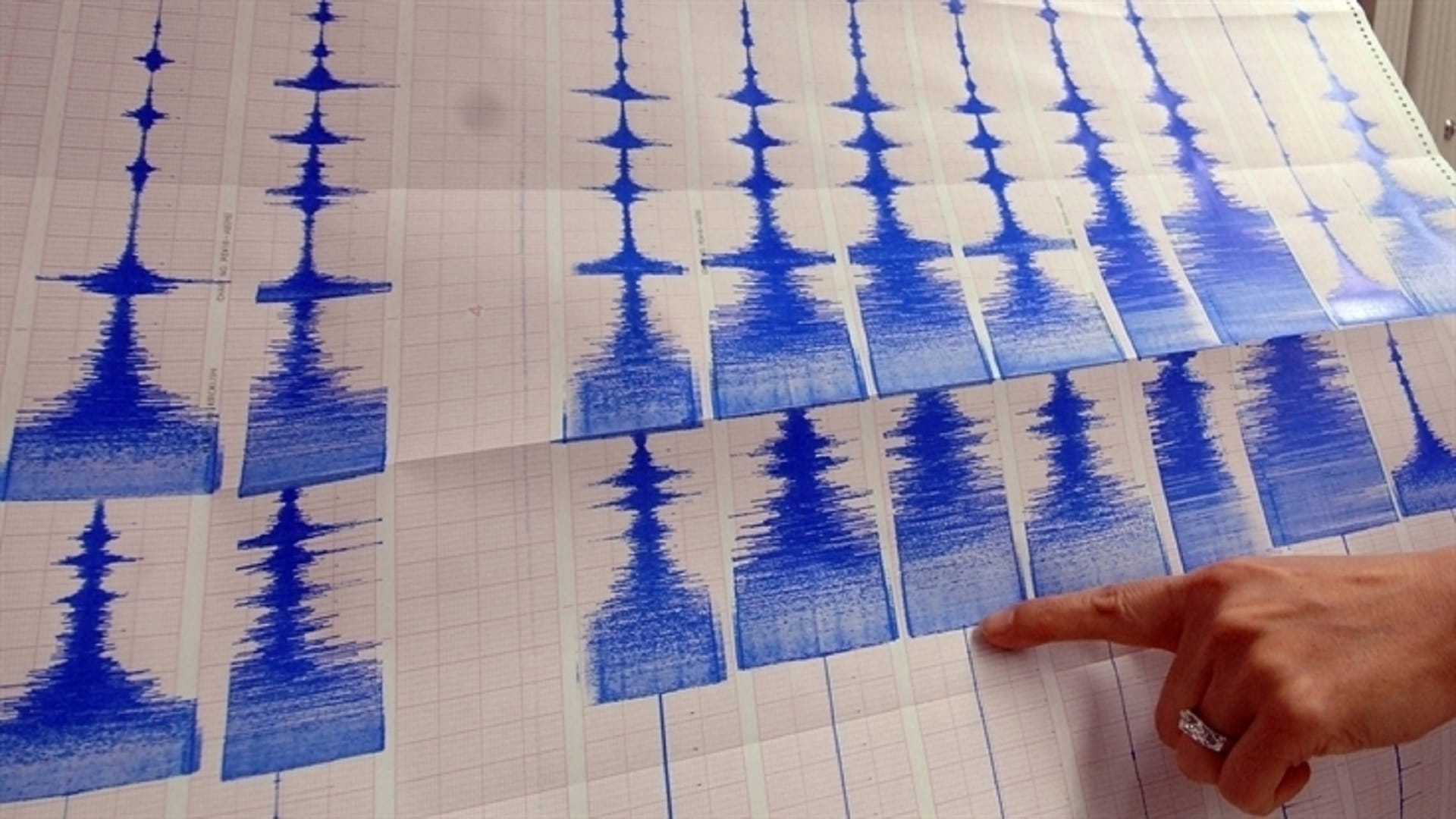 Image for the title: Magnitude 5.0 earthquake strikes east of Tokyo - NHK 