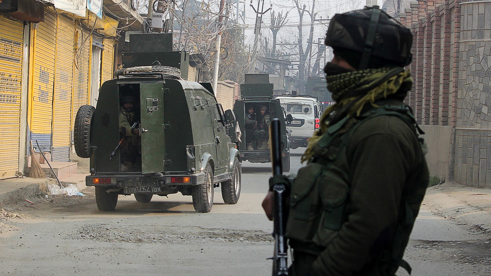 Image for the title: Two police personnel killed, several injured in Indian Kashmir 