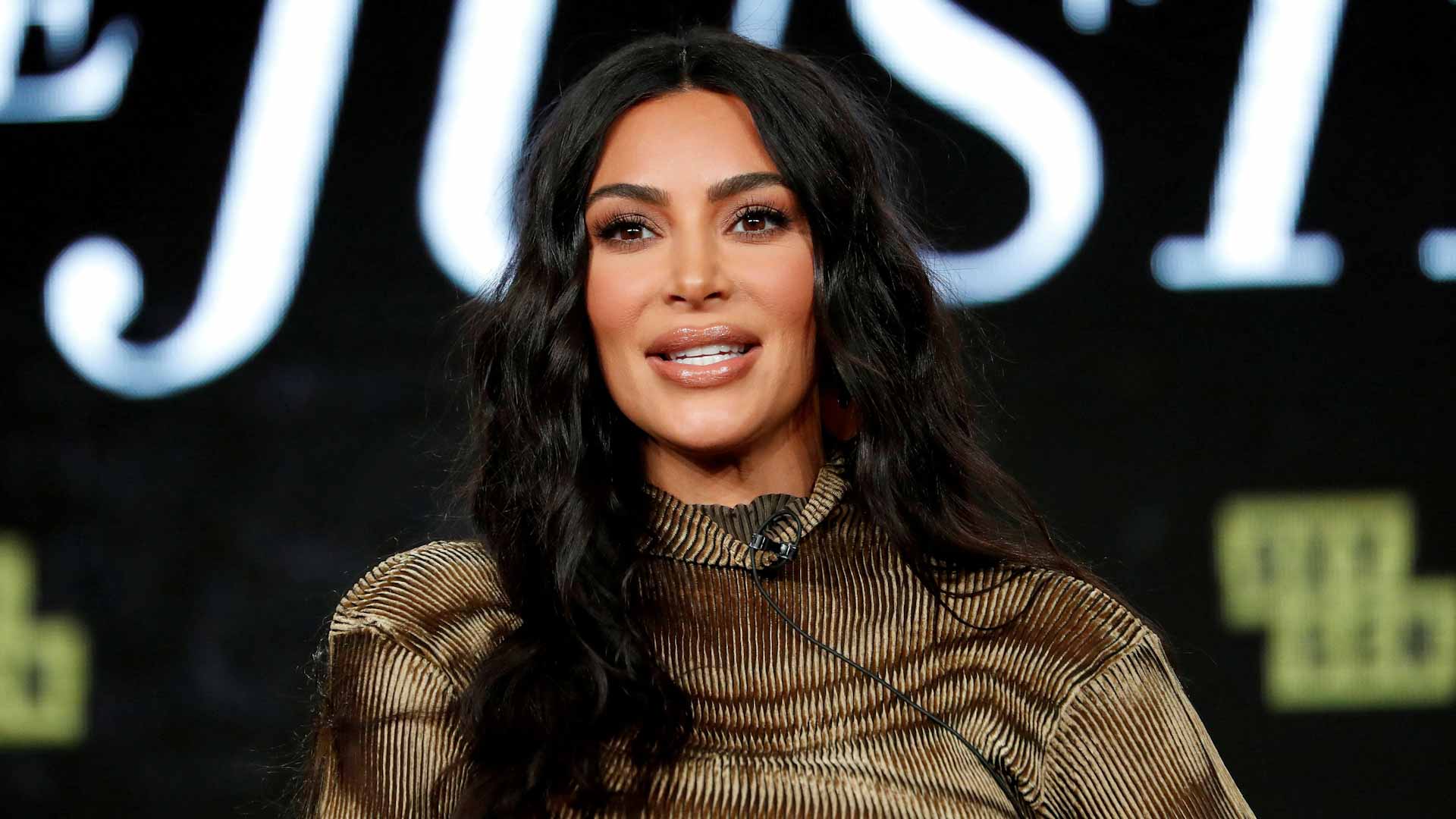صورة بعنوان: بعد محاولات فاشلة...كارداشيان تجتاز اختباراً مهماً لتصبح محامية  
