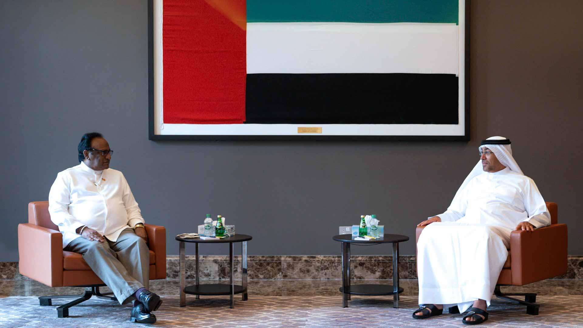 صورة بعنوان: الصايغ ووزير الأمن العام السريلانكي يبحثان سبل تعزيز التعاون 