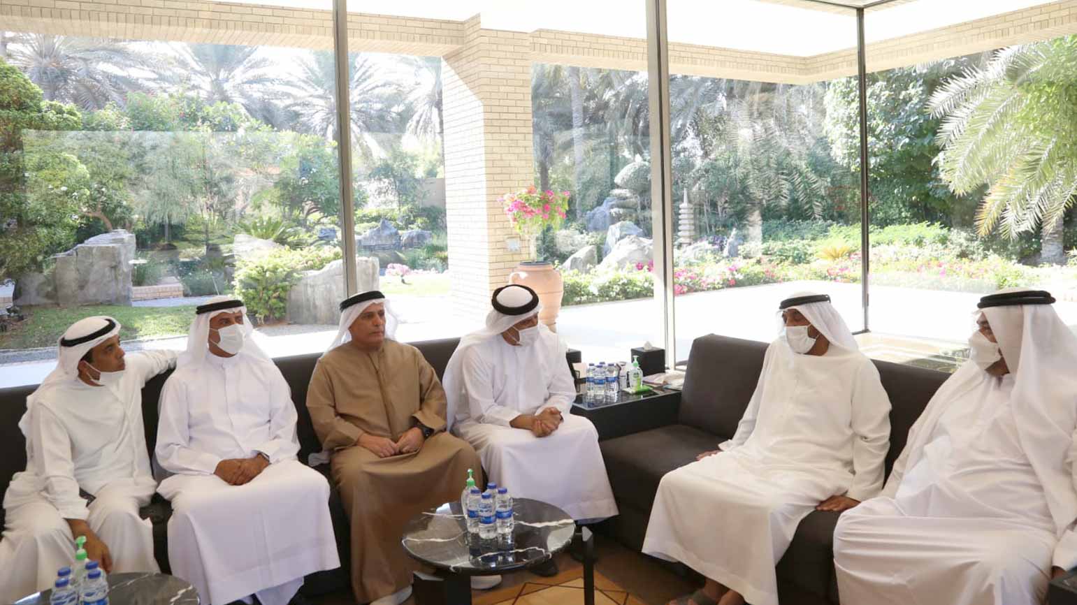 صورة بعنوان: أحمد بن سعيد يقدم واجب العزاء في وفاة ماجد الفطيم 