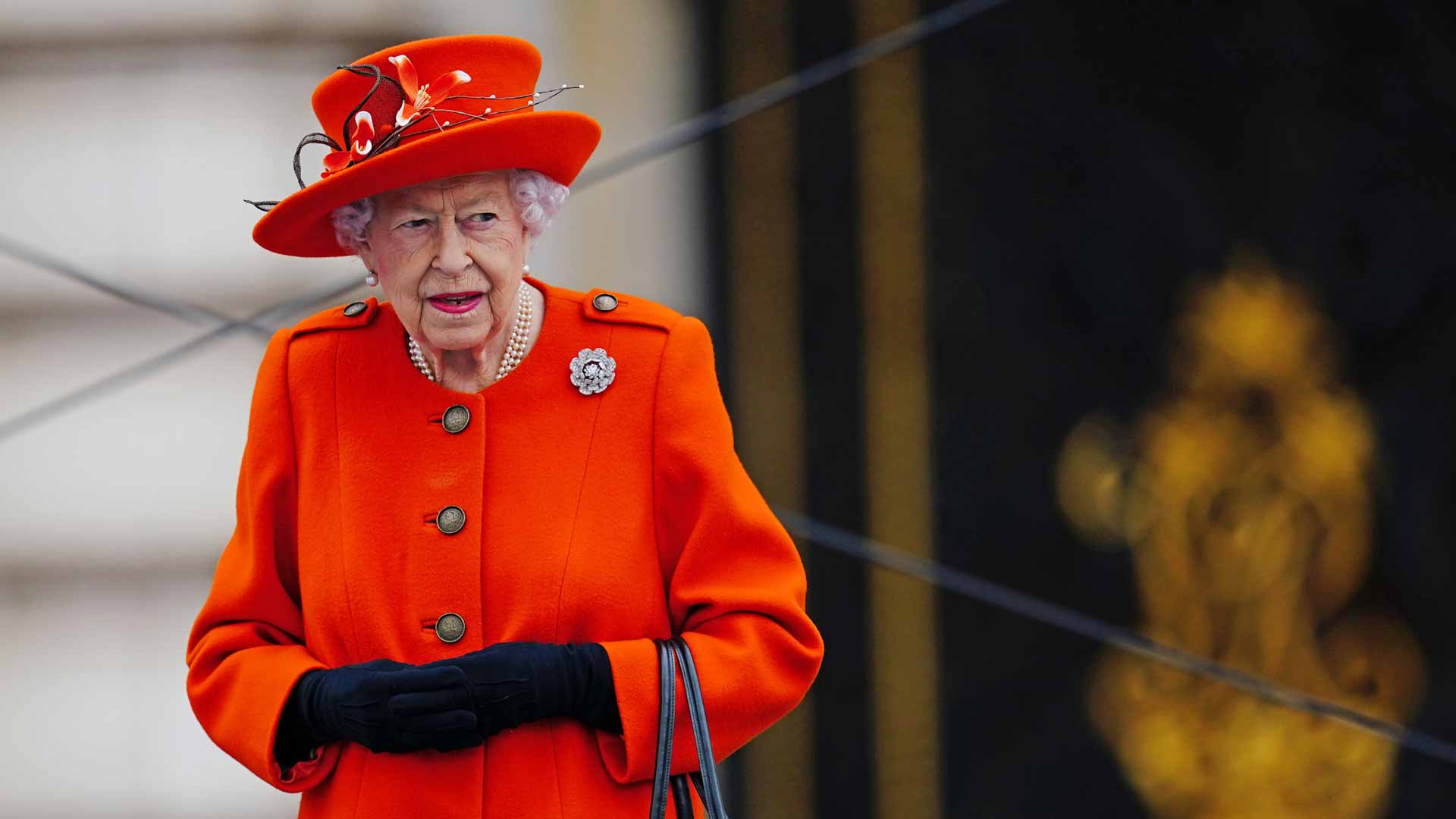 Image for the title: Queen Elizabeth II cancels Sandringham Christmas 