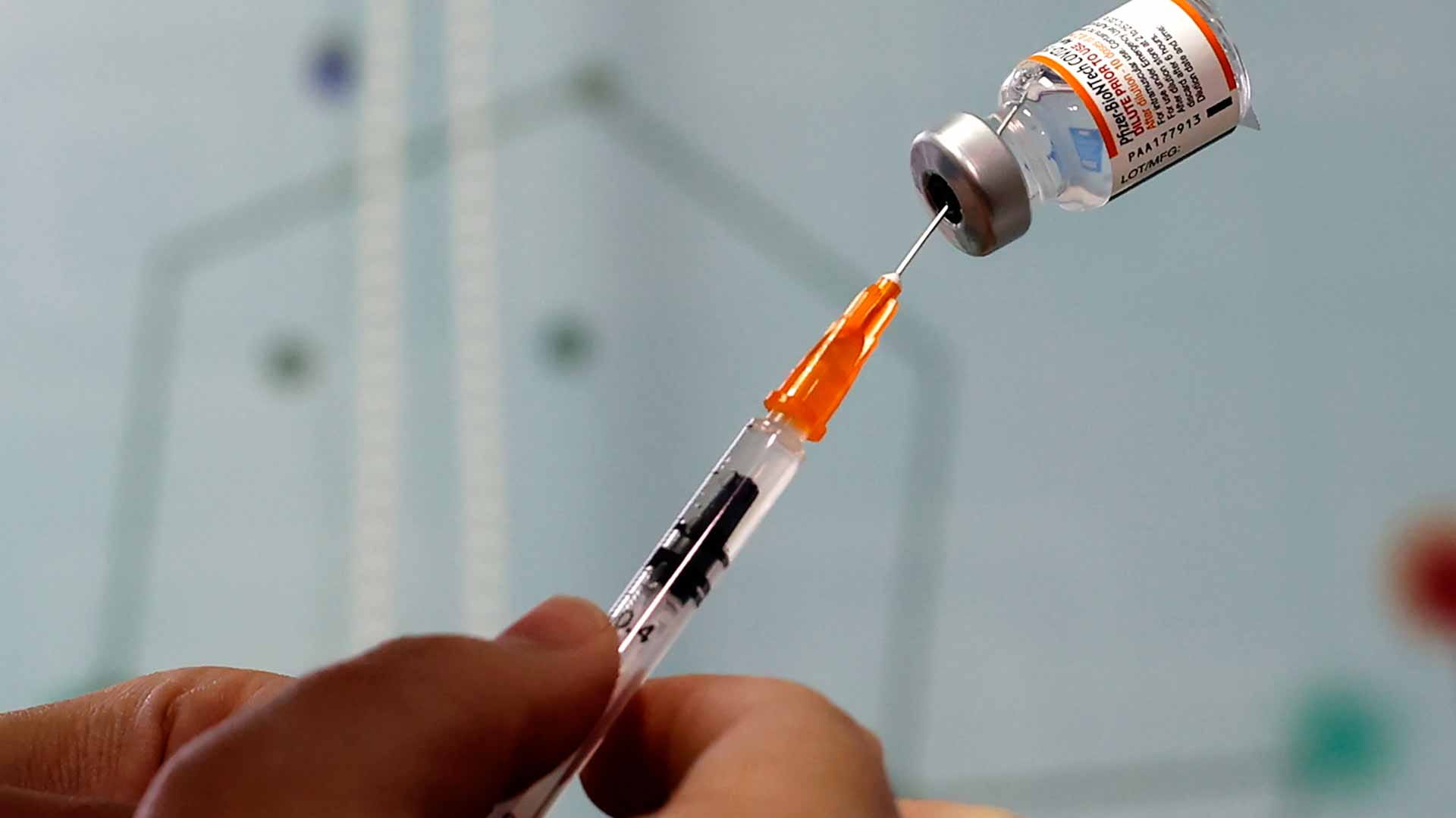 Image for the title: Israel set to offer 4th dose of COVID19 vaccine to people over 60 