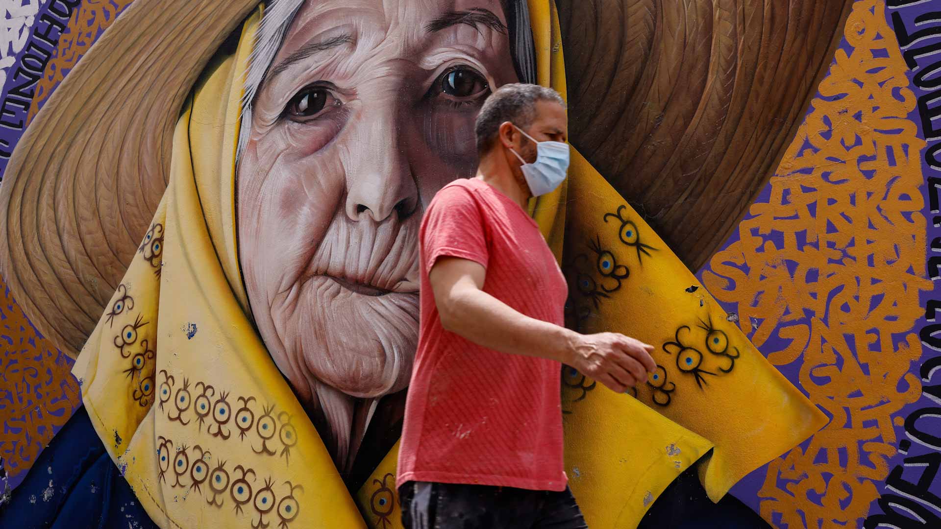 Image for the title: Spain brings back outdoor mask-wearing to stem Omicron spread 