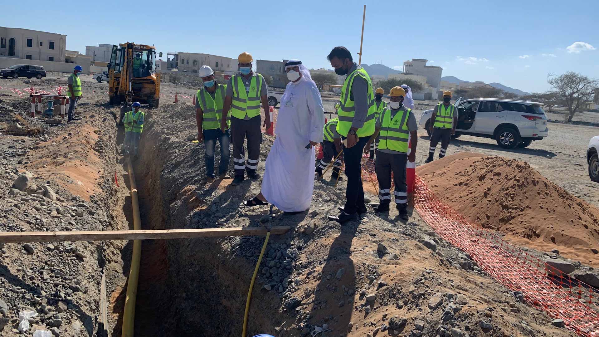 صورة بعنوان: كهرباء الشارقة تنجز مشروع توصيل الغاز الطبيعي لحي الجامعة بكلباء 