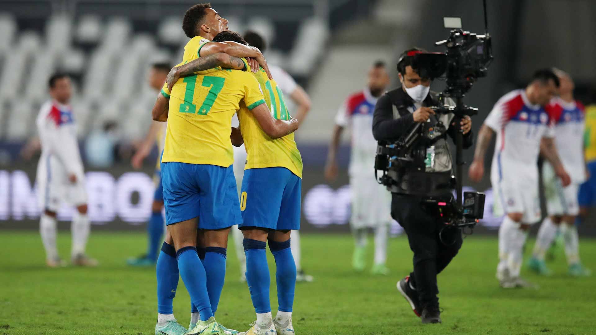 Image for the title: Brazil survive late Chile onslaught to reach Copa semi 