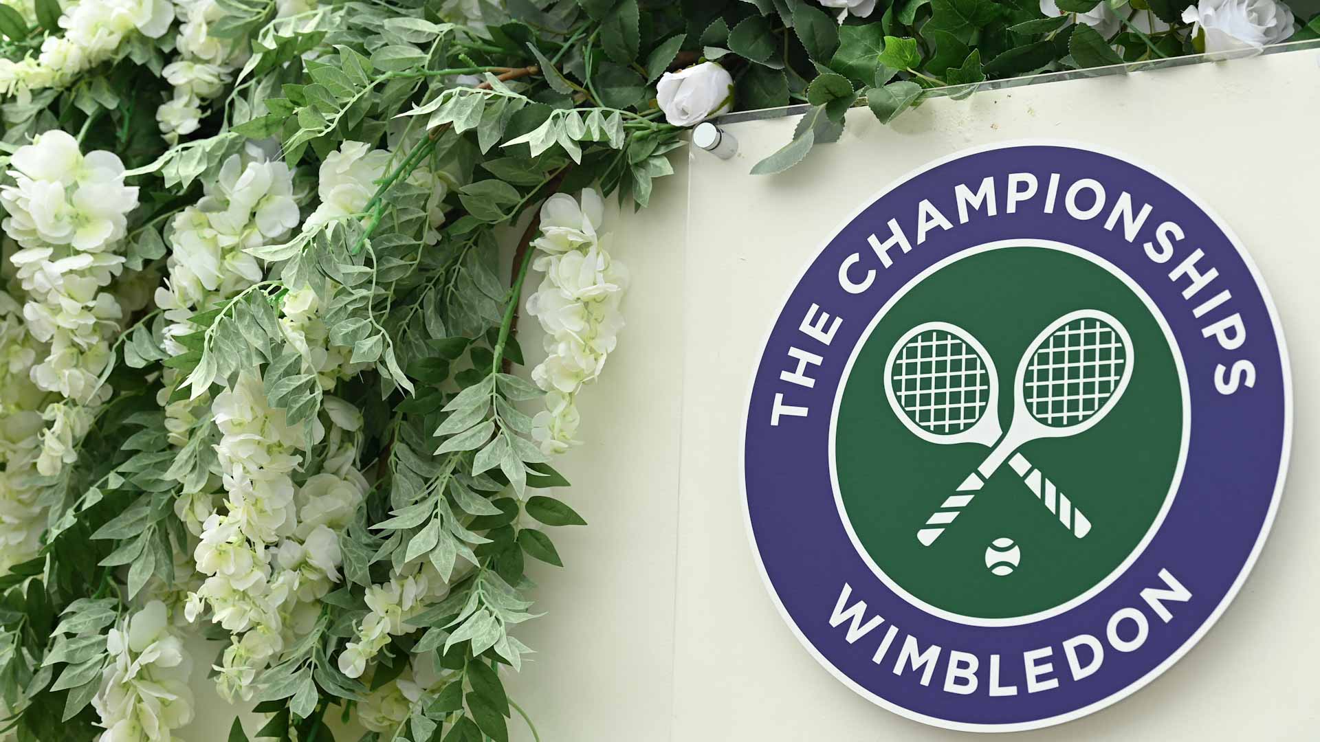 Image for the title: Wimbledon to have maximum capacity crowds from quarter-finals  