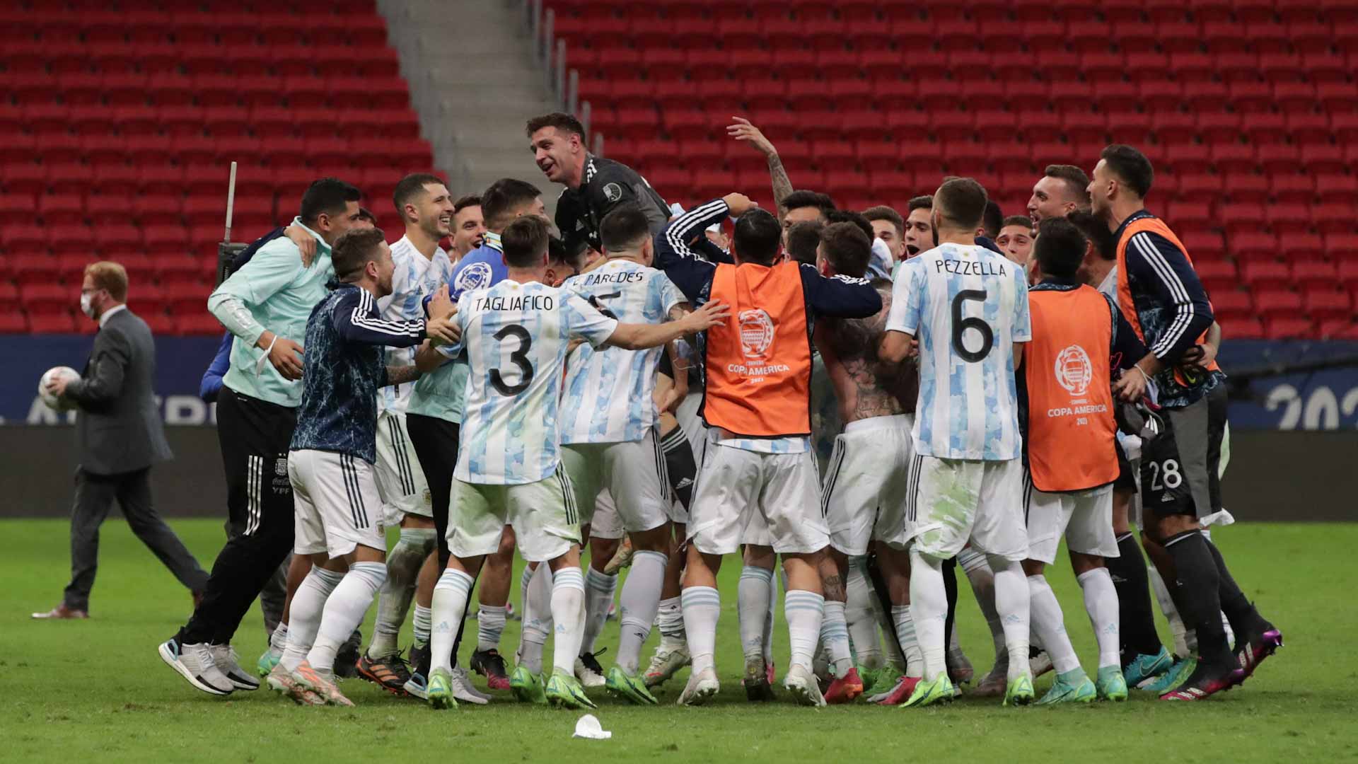 Image for the title: Argentina beat Colombia in shootout to reach Copa America final 