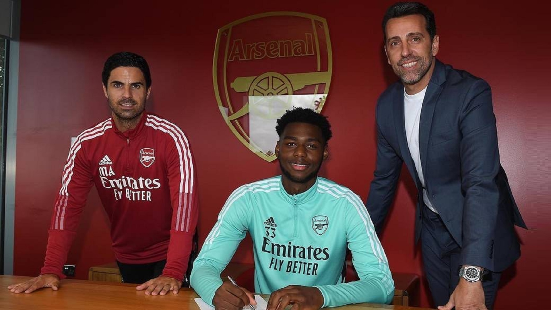 Image for the title: Arsenal sign defender Tavares from Benfica 