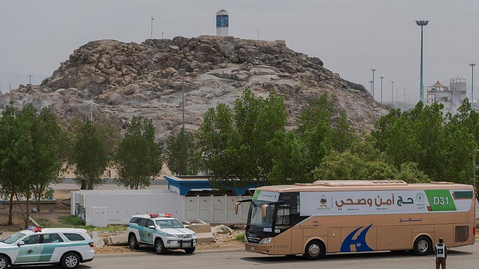 صورة بعنوان: الوقوف على صعيد عرفات الطاهر... ركن الحج الأعظم 