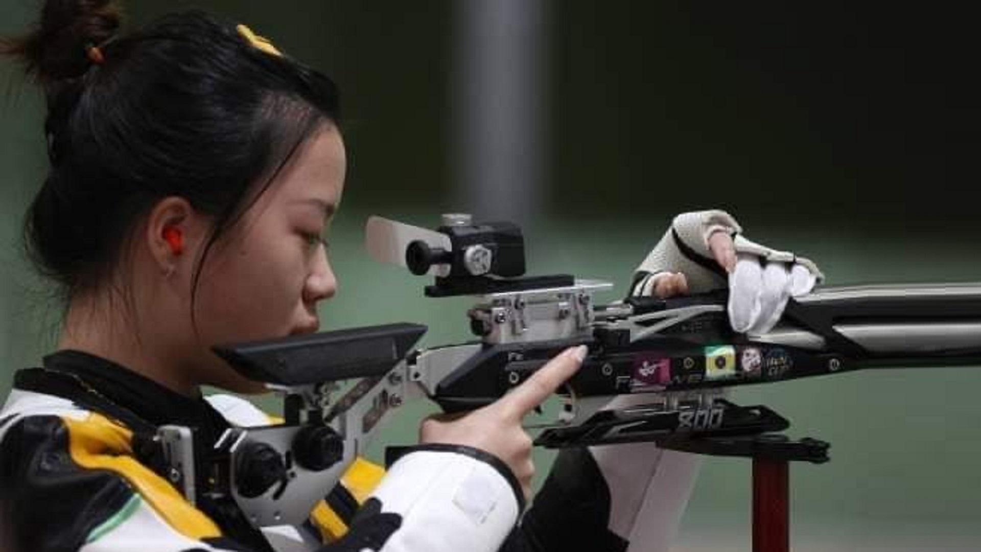 Image for the title: China dominates Olympics first day with early golds 