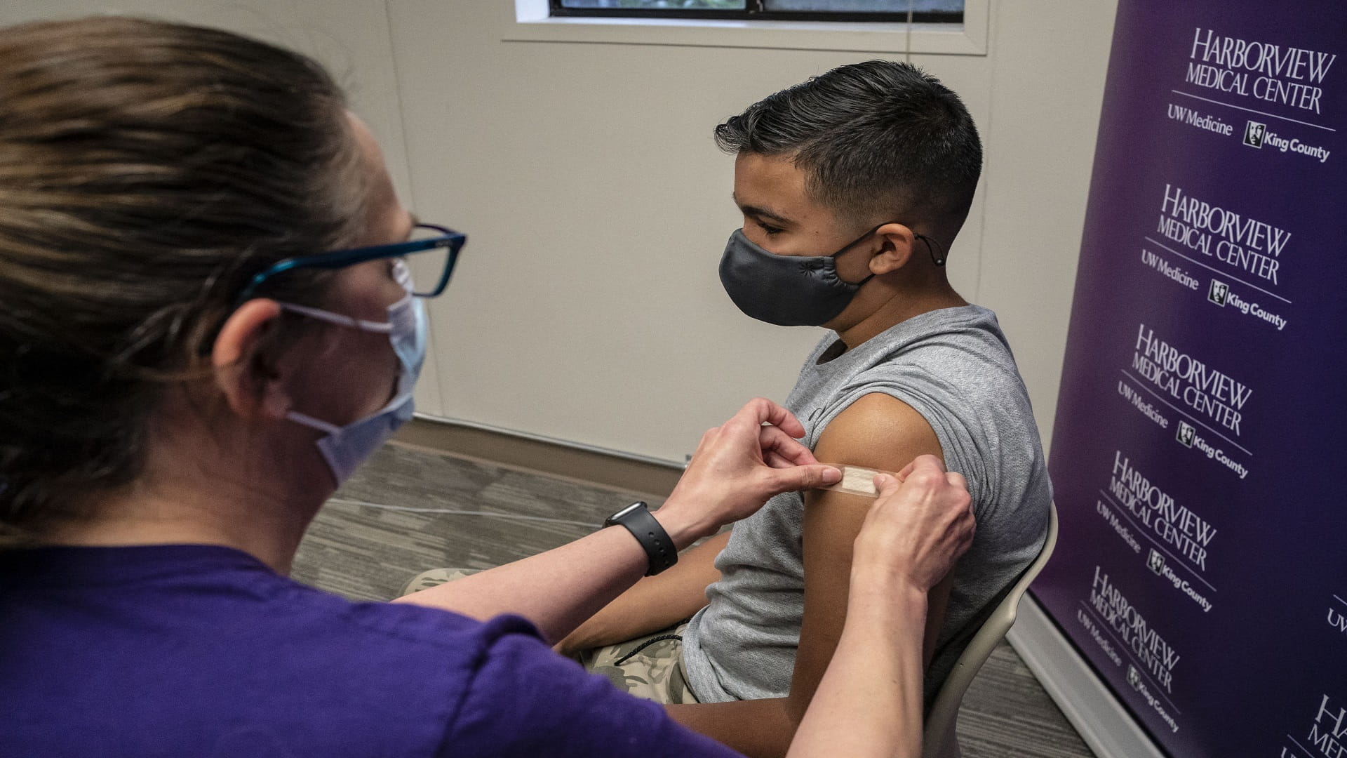 Image for the title: U.S. administers 340.4 million doses of COVID-19 vaccines 