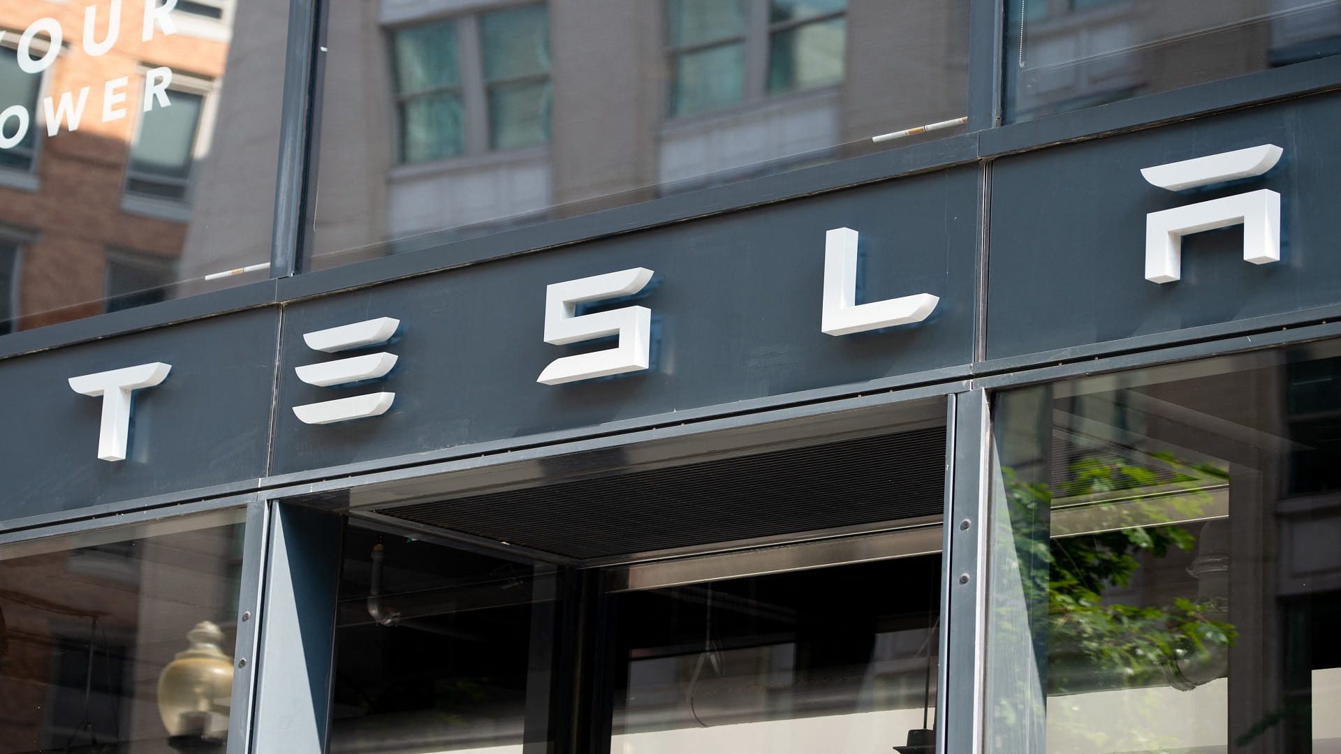 Image for the title: Tesla quarterly profits top $1 bn for 1st time 