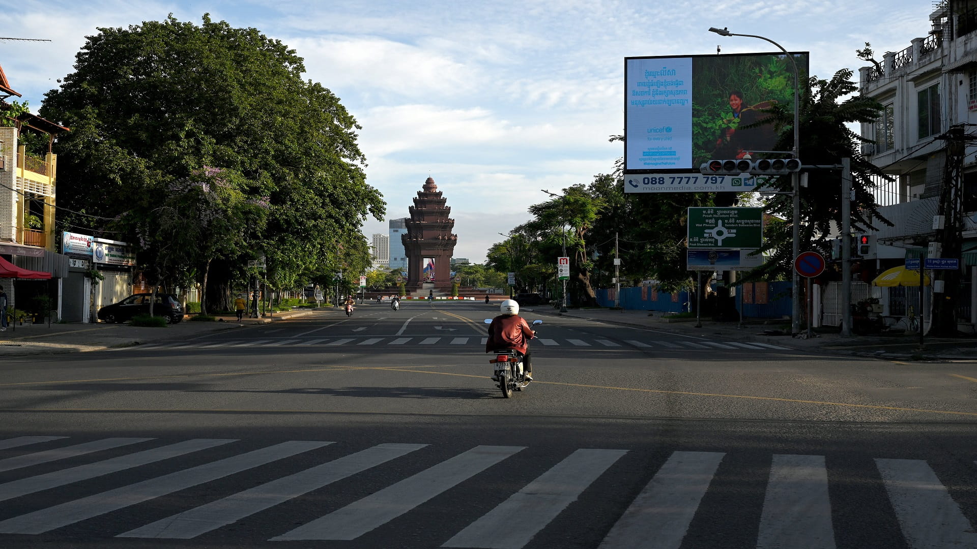 Image for the title: Cambodia to impose COVID-19 lockdowns in areas bordering Thailand