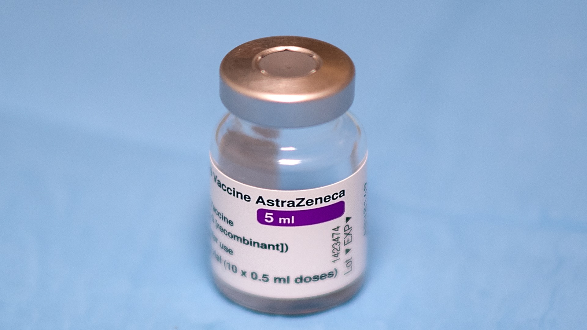 Image for the title: AstraZeneca second dose doesn't raise risk of rare blood clots 