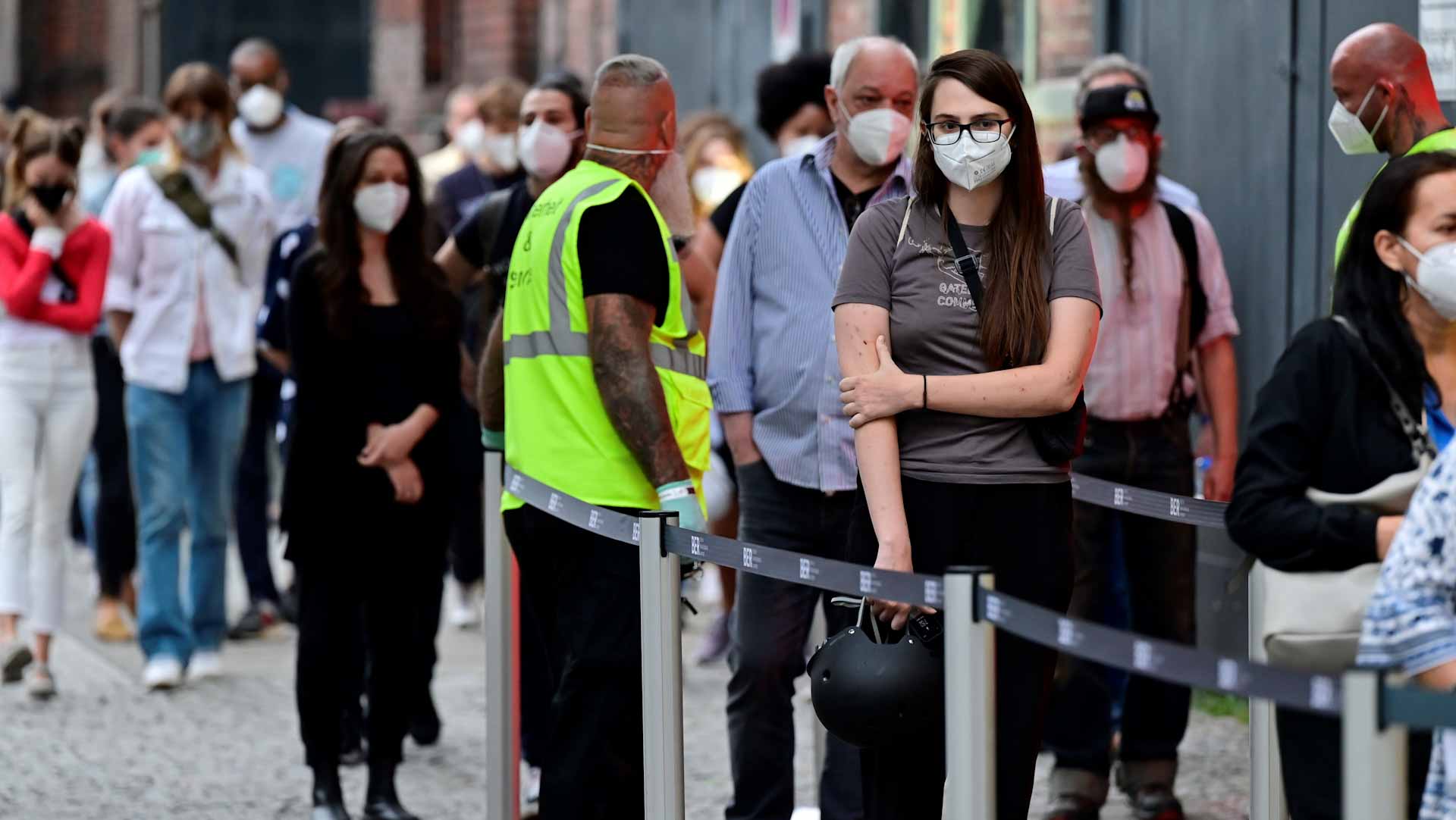 Image for the title: Soaring Covid rate prompts fresh fears in Germany 