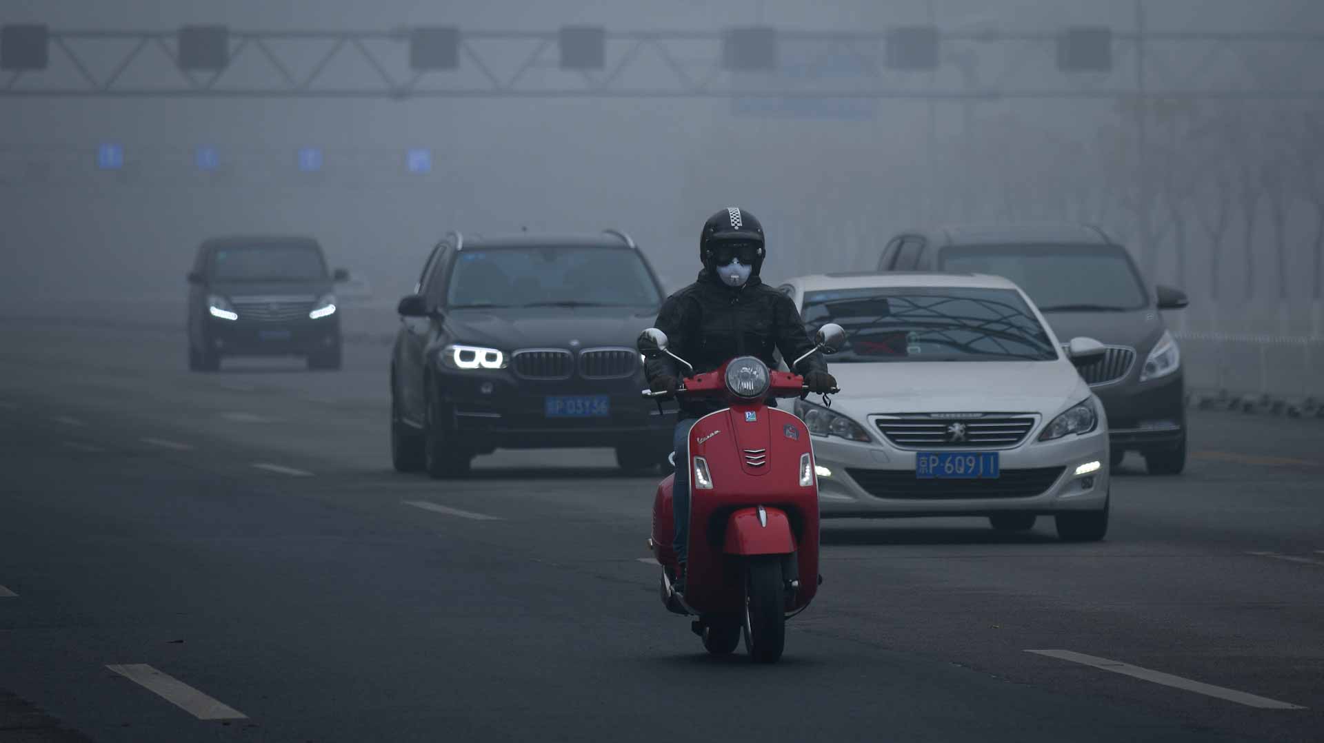 Image for the title: Visibility deteriorates as pollution cloaks China's capital 