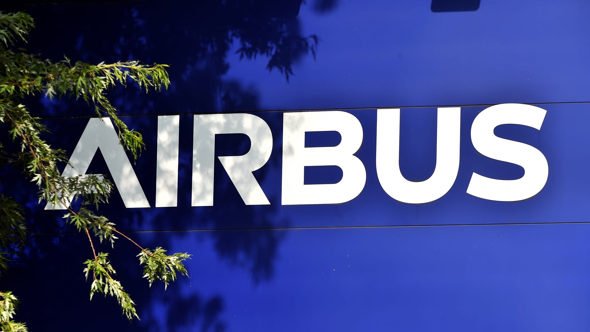 Image for the title: Airbus shares fall 1% after lower Oct deliveries 