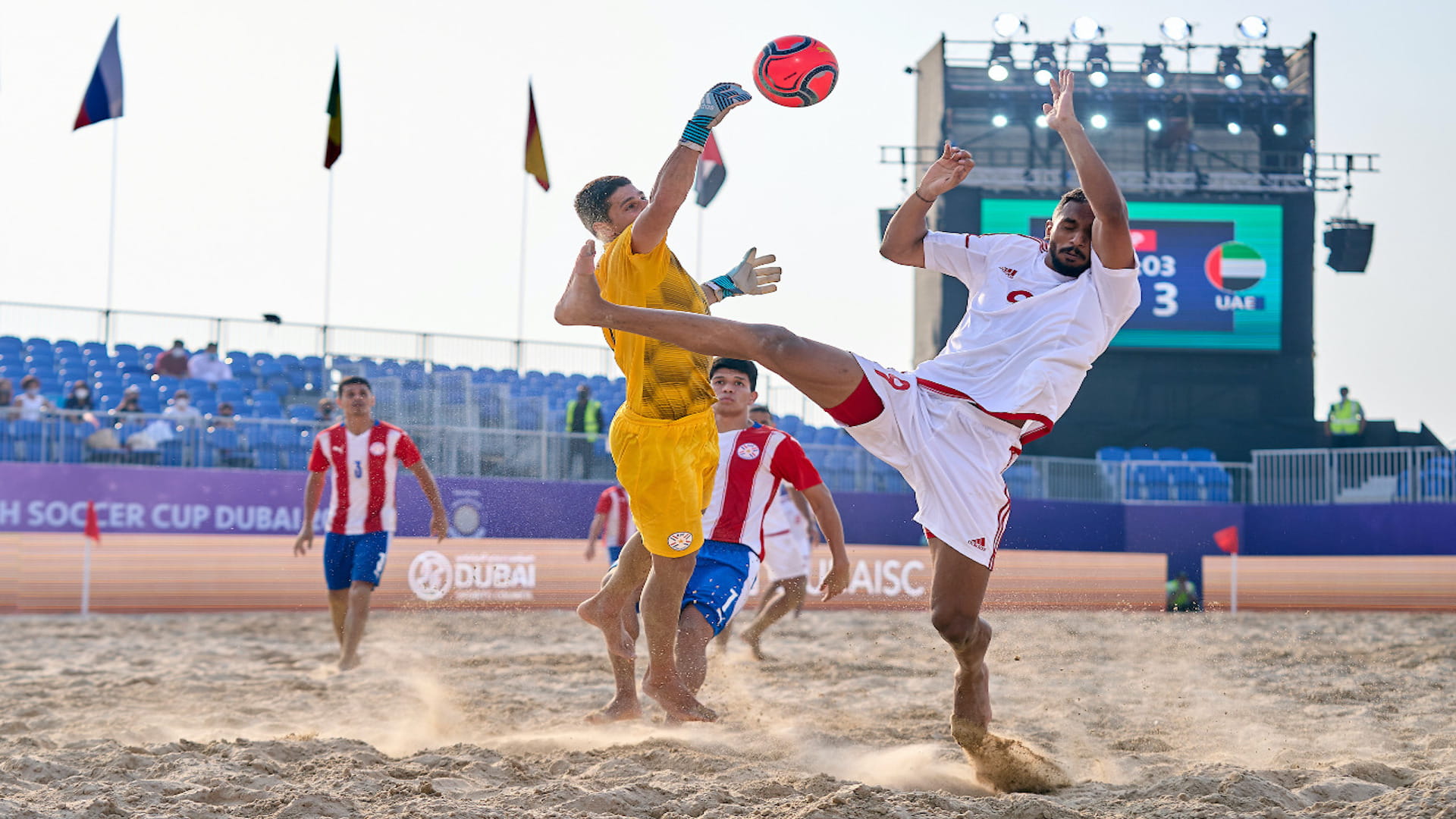 صورة بعنوان: منتخب الإمارات يتوج بالمركز 8 بكأس القارات لكرة القدم الشاطئية 