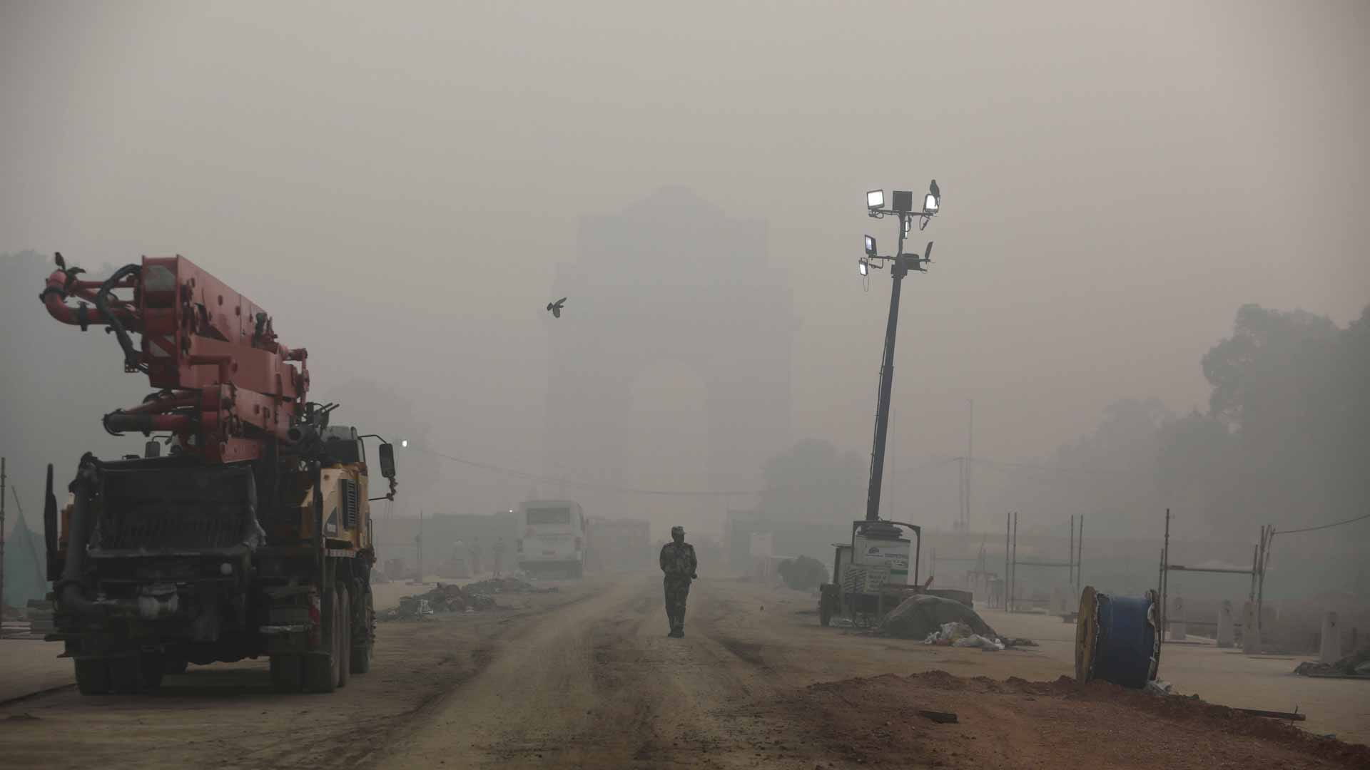 Image for the title: Delhi trapped under blanket of toxic air two days after festival 